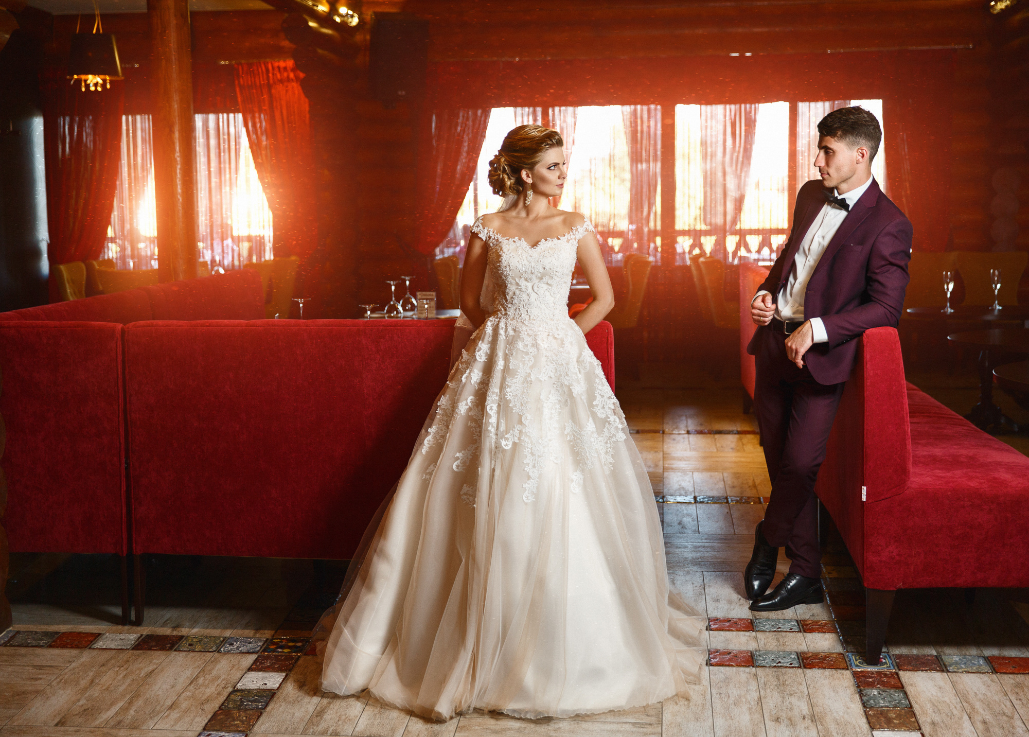 Renatphoto-Свадьба в Темрюке, загс и прогулка у моря. Фотосъёмка свадебного  банк. Профессиональная фотосъёмка интерьеров, предметная фотосессия еды для меню г. Анапа