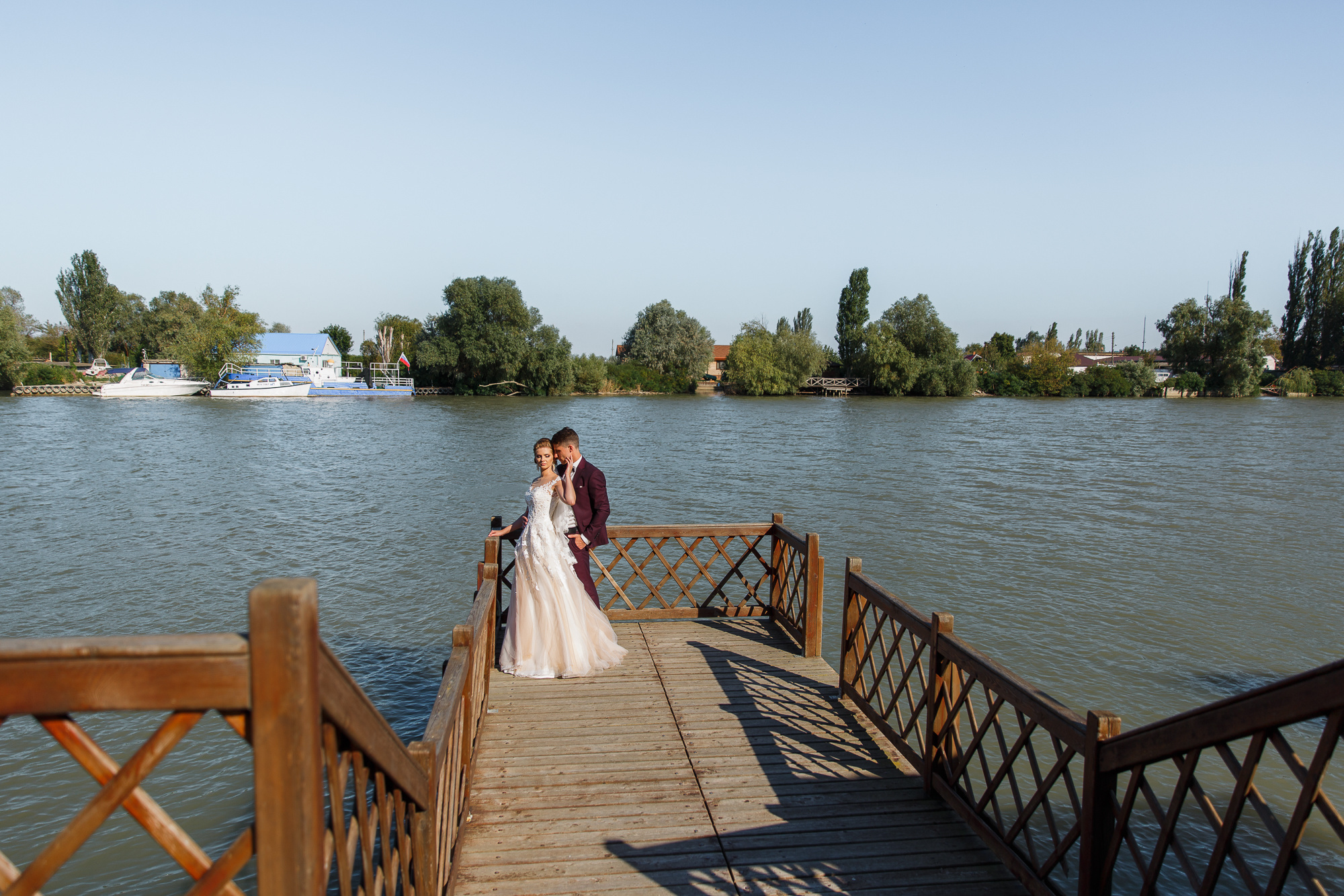 Renatphoto-Пример свадебных фотографий в базовой обработке. Профессиональная фотосъёмка интерьеров, предметная фотосессия еды для меню г. Анапа