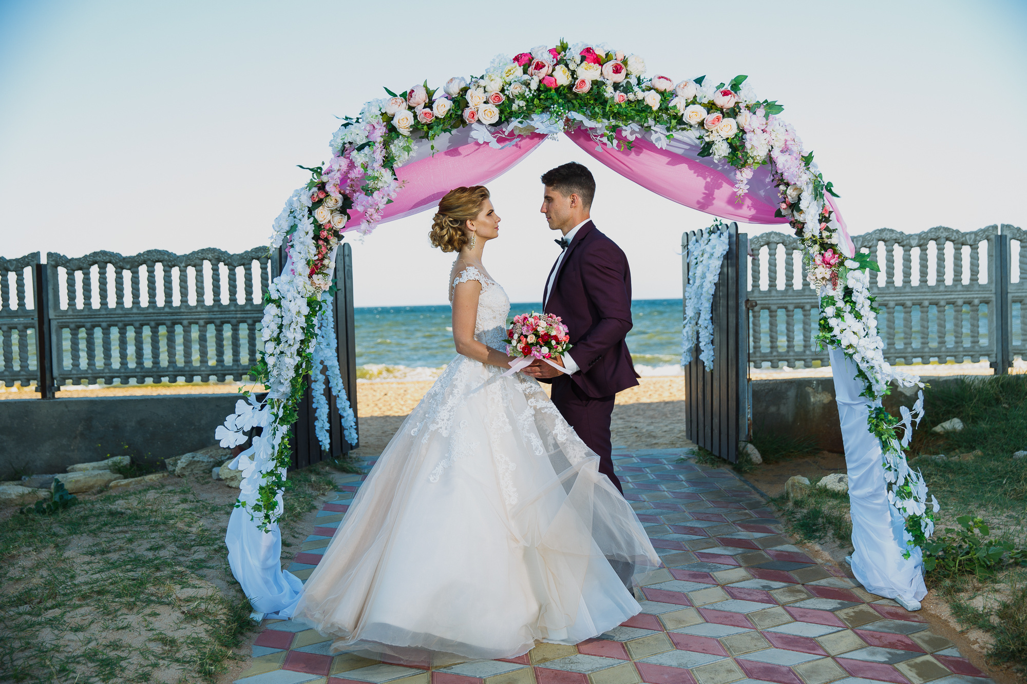 Renatphoto-Пример свадебных фотографий в базовой обработке. Профессиональная фотосъёмка интерьеров, предметная фотосессия еды для меню г. Анапа