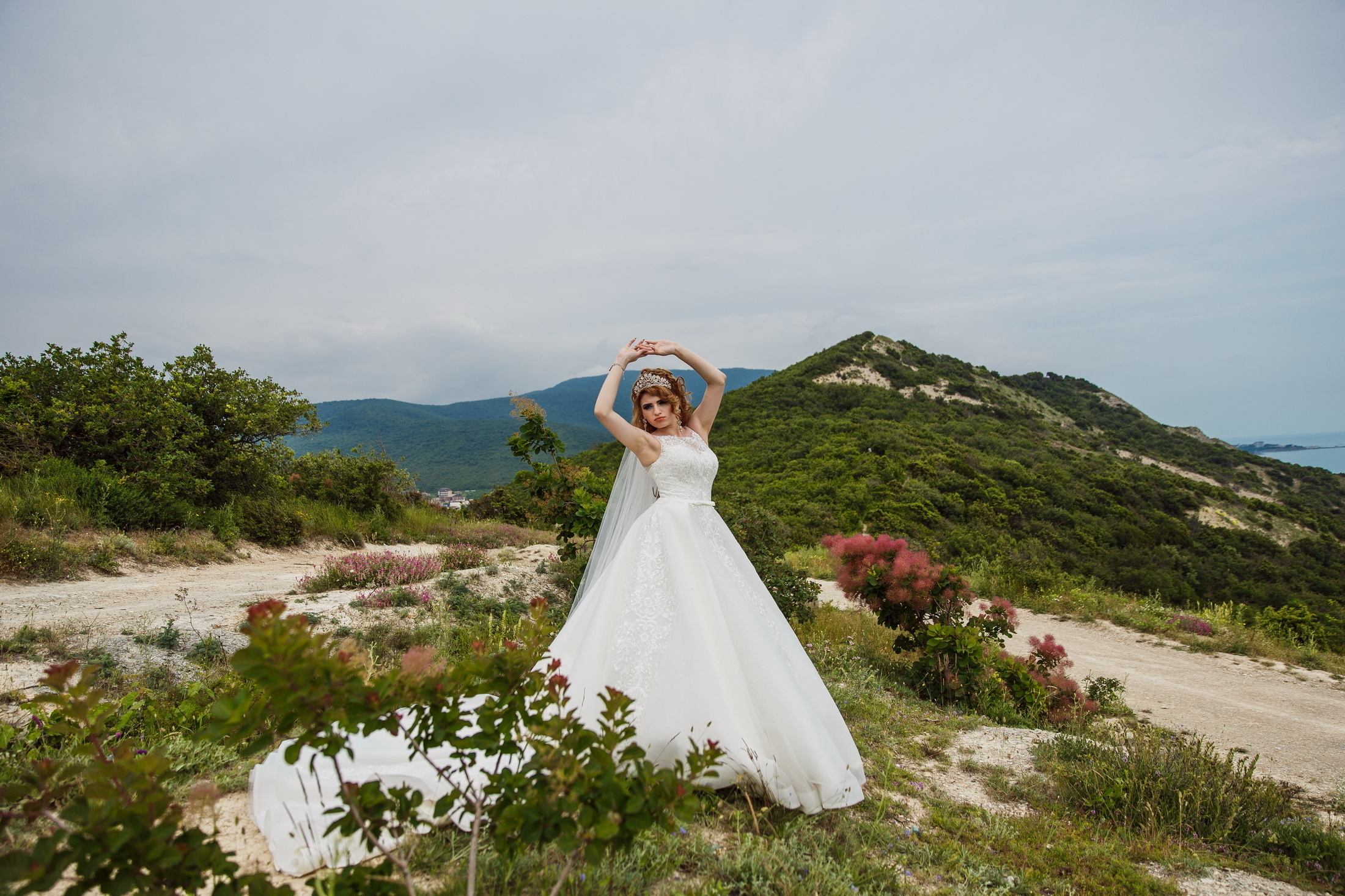 Renatphoto-Пример свадебных фотографий в базовой обработке. Профессиональная фотосъёмка интерьеров, предметная фотосессия еды для меню г. Анапа