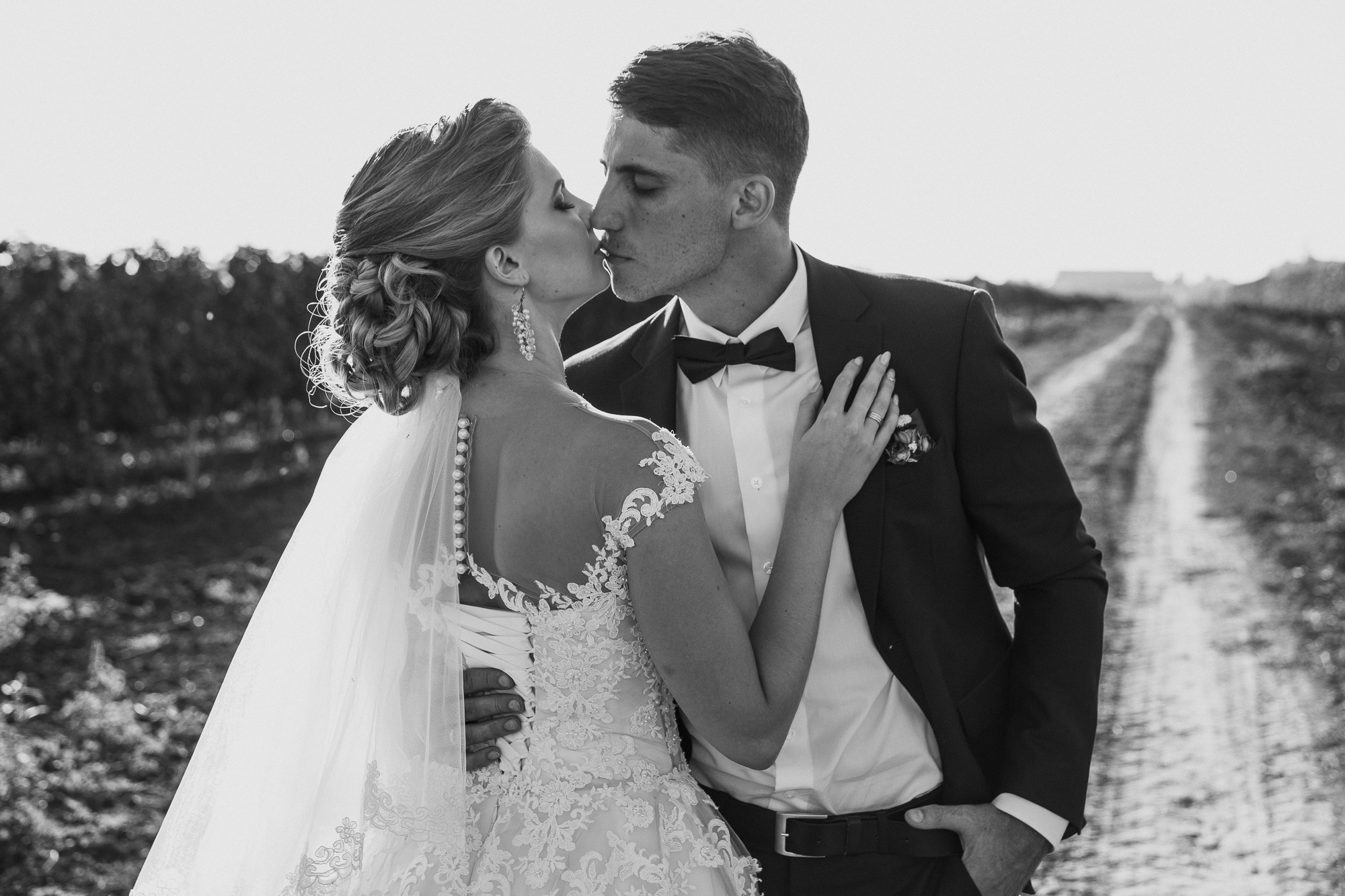 Renatphoto-Пример свадебных фотографий в базовой обработке. Профессиональная фотосъёмка интерьеров, предметная фотосессия еды для меню г. Анапа