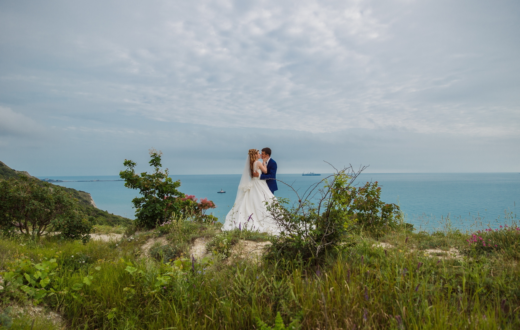 Renatphoto-Пример свадебных фотографий в базовой обработке. Профессиональная фотосъёмка интерьеров, предметная фотосессия еды для меню г. Анапа