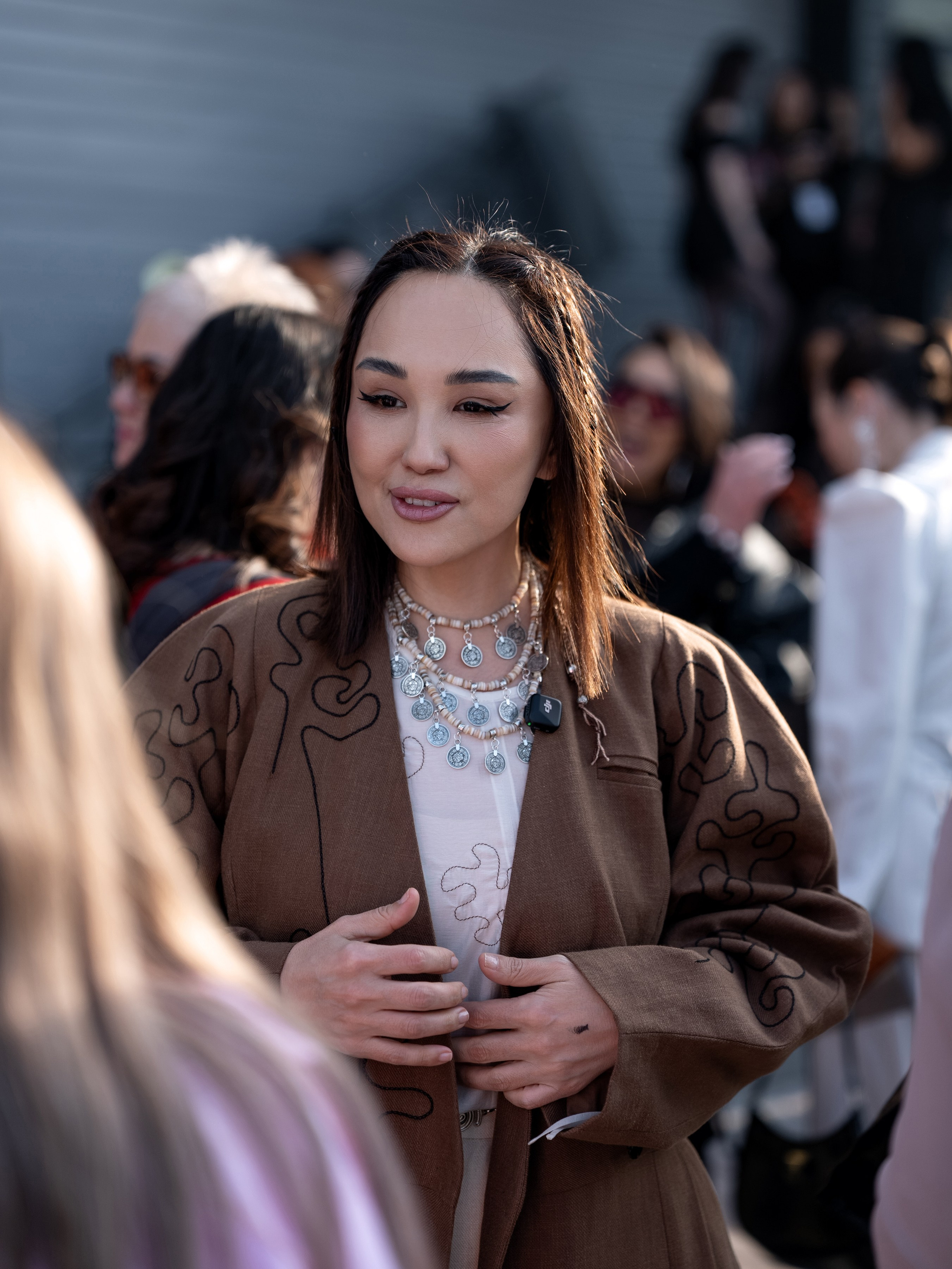 Visa Fashion Week Almaty Pre-Fall 2026 April StreetStyle Day 1. Сайт Алматинского НЮ АРТ, будуар и фэшн фотографа Дениса Карпенко