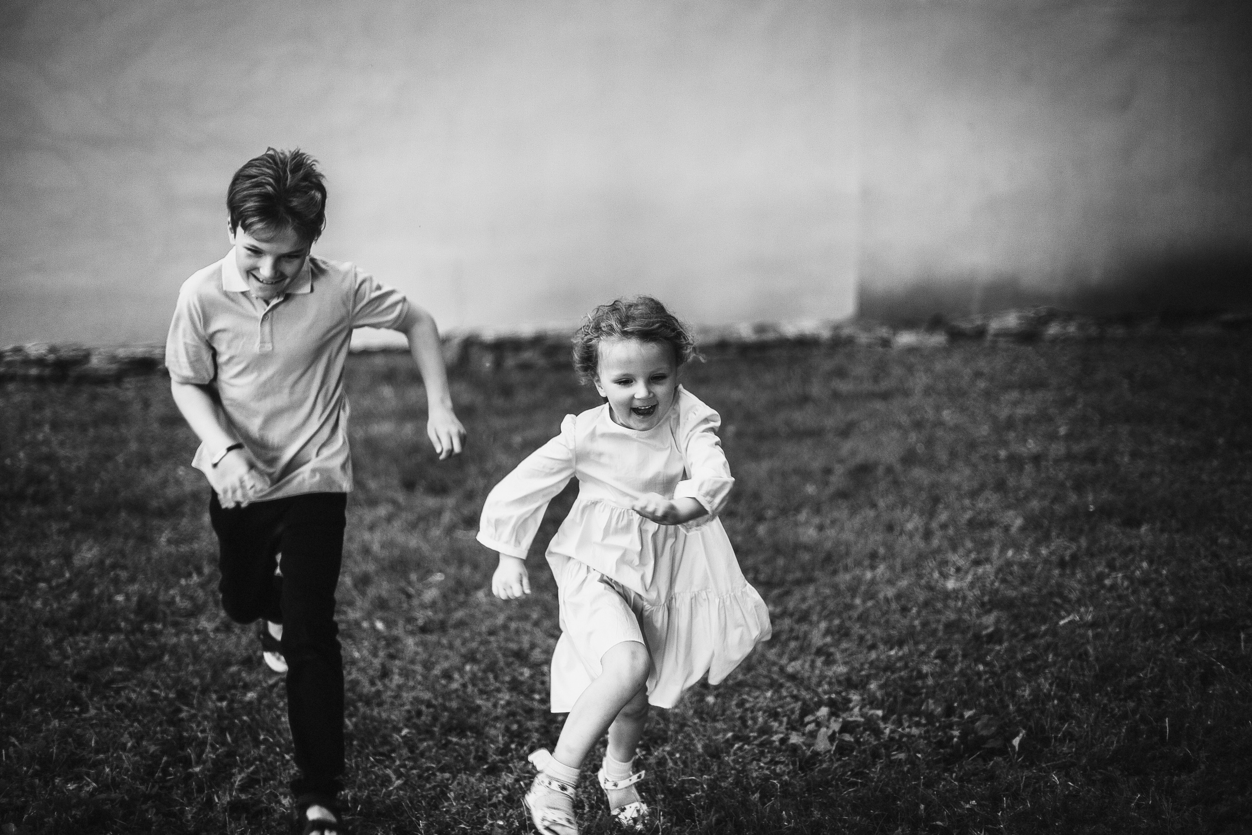 Фотосессия мальчика с маленькой сестрой. Детский, свадебный и семейный фотограф Юлия Курбатова, Санкт-Петербург