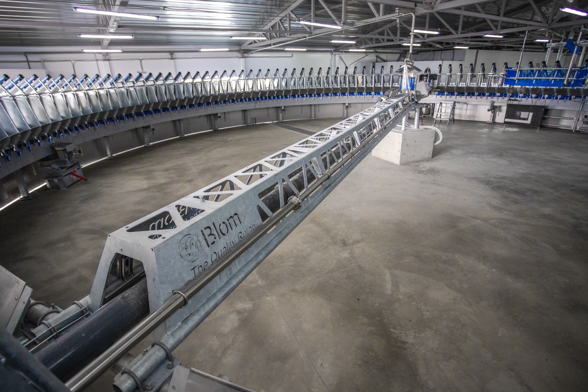 Открытие карусели для дойки скота. Репортажный, промышленный и маркетплейс-фотограф Дмитрий Чернат