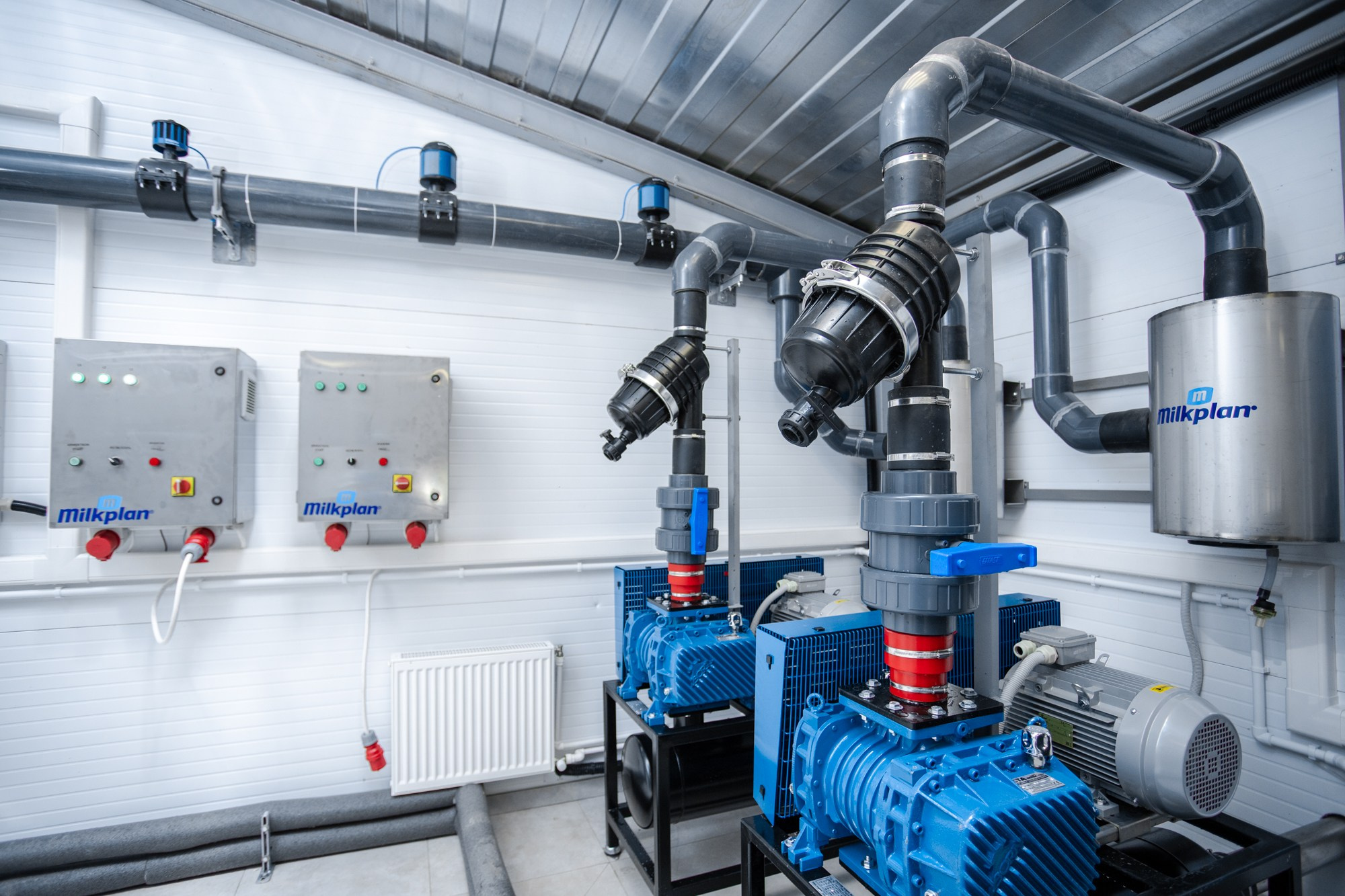 Оборудование хранения молока. Репортажный, промышленный и маркетплейс-фотограф Дмитрий Чернат