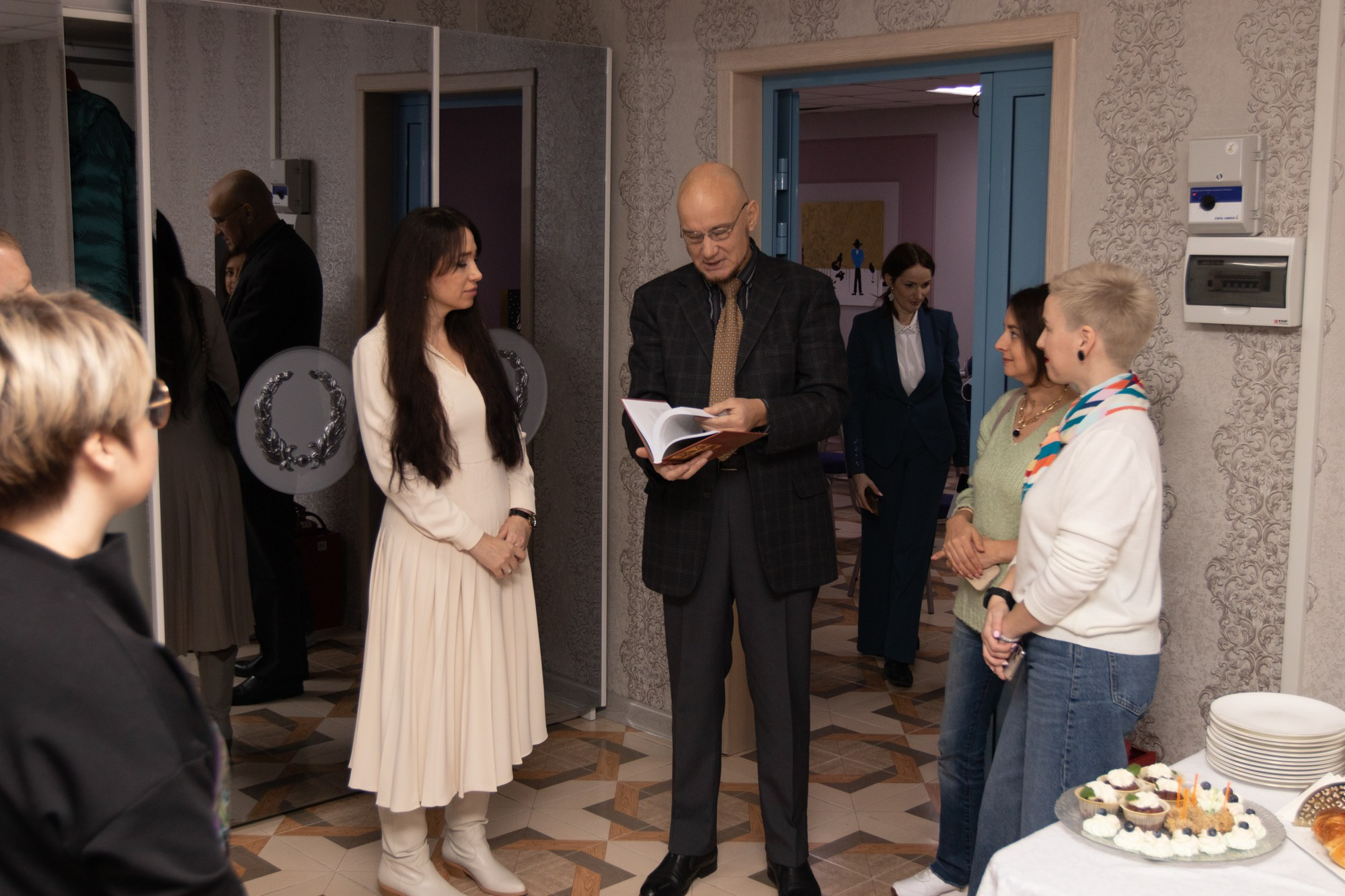 Встреча с потомком шоколадной фабрики Абрикосовых. Репортажный, промышленный и маркетплейс-фотограф Дмитрий Чернат