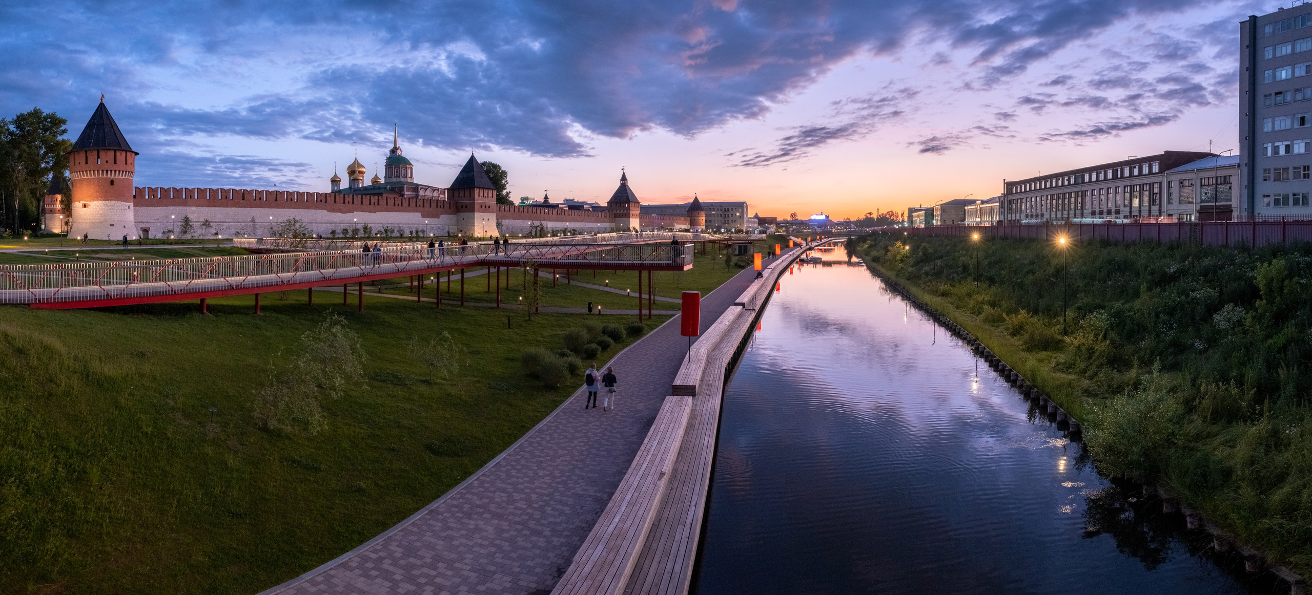 Панорама Казанской набережной Тулы после заката