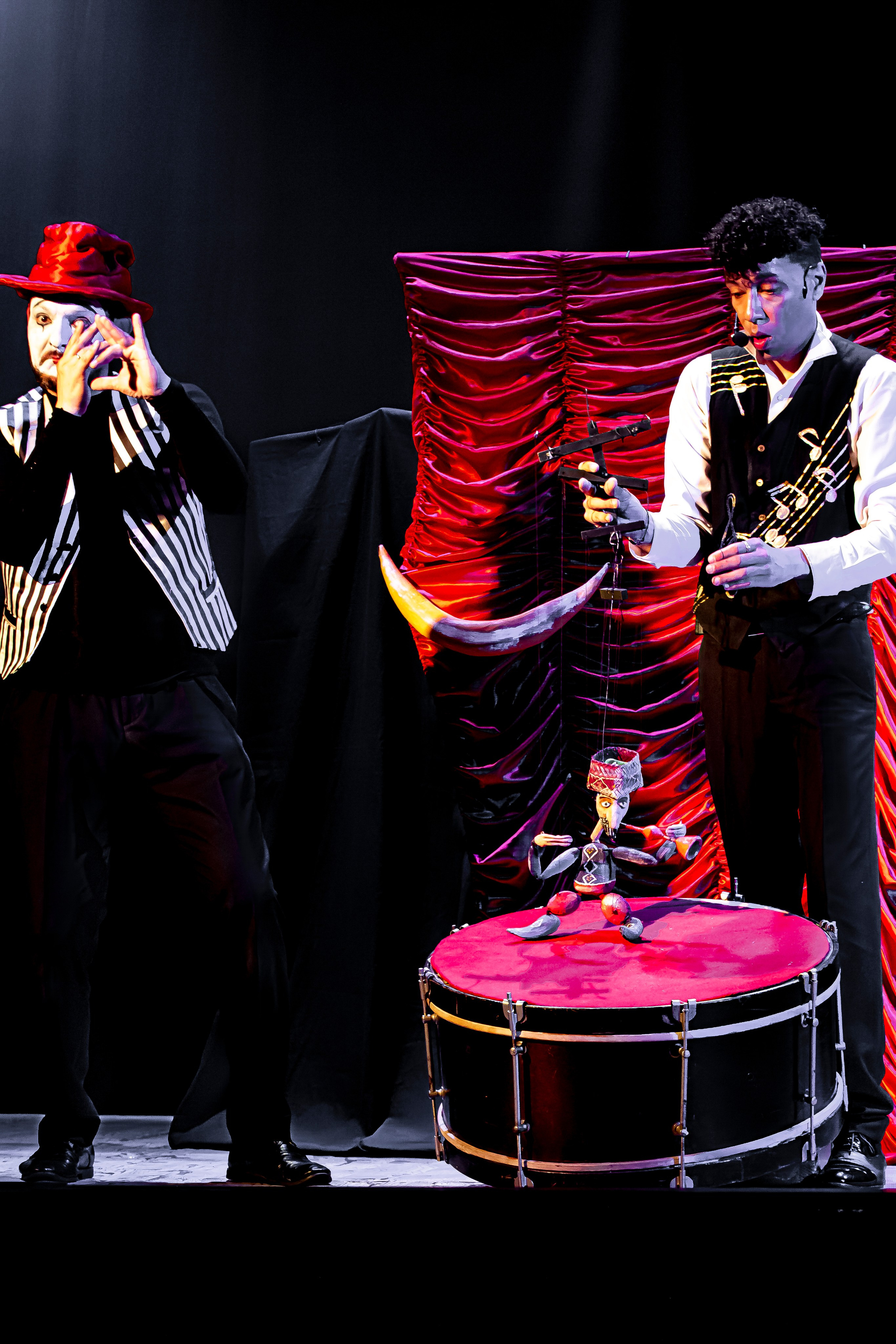 Цирк из Саквояжа спектакль театра САКВОЯЖ. Фотограф в Сочи Юрий Шептаев