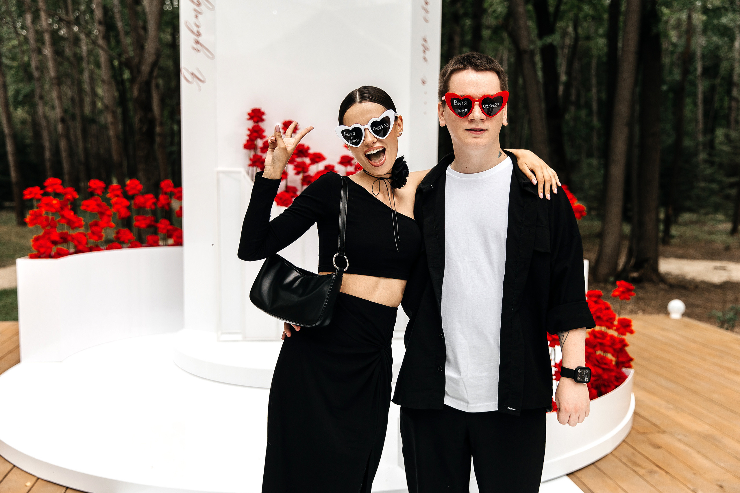 Здравствуйте! Я свадебный фотограф из Ульяновска, работаю в том числе по всей России и с выездом за границу. Снимаю свадьбы, lovestory, корпоративы, светский репортаж. Провожу обучение по фотографии, мастер-классы и воркшопы для других фотографов.