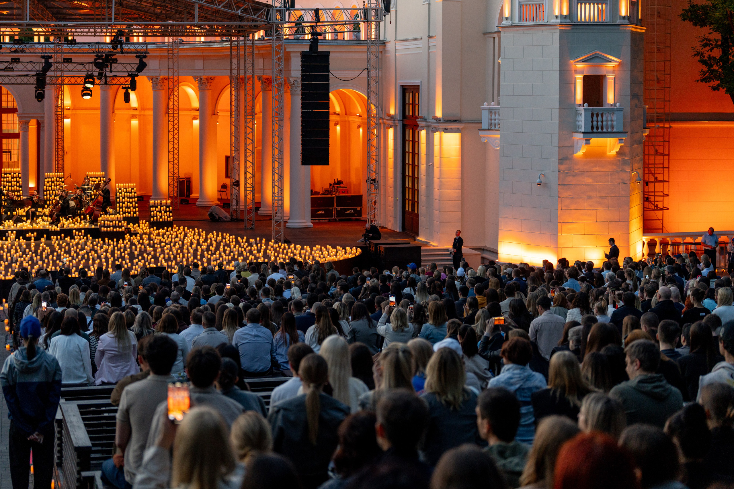 Симфонический оркестр Lumisfera при свечах. Фотограф Никита Комаров
