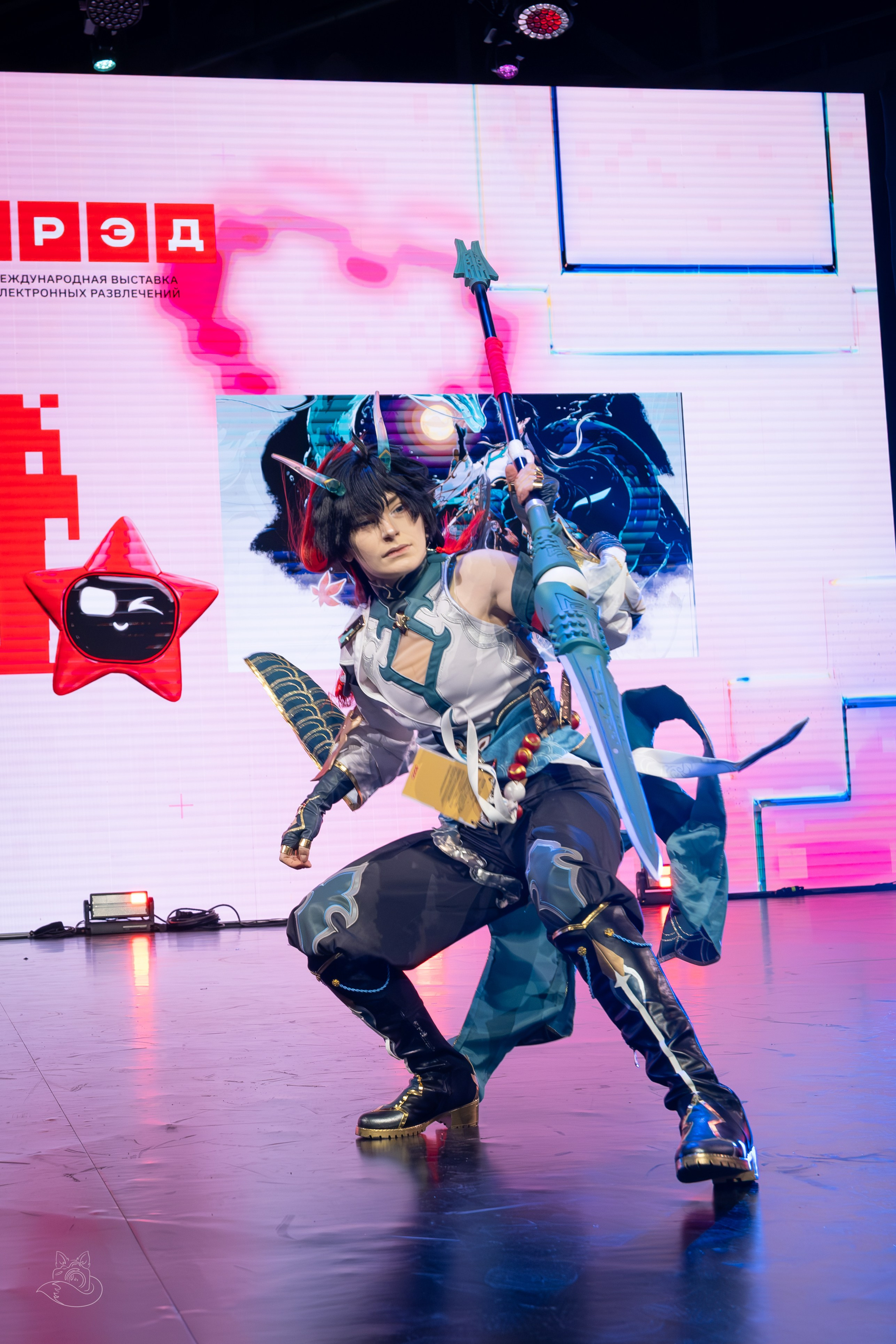 Сцена РЭД ЭКСПО 2024. Косплей фотограф