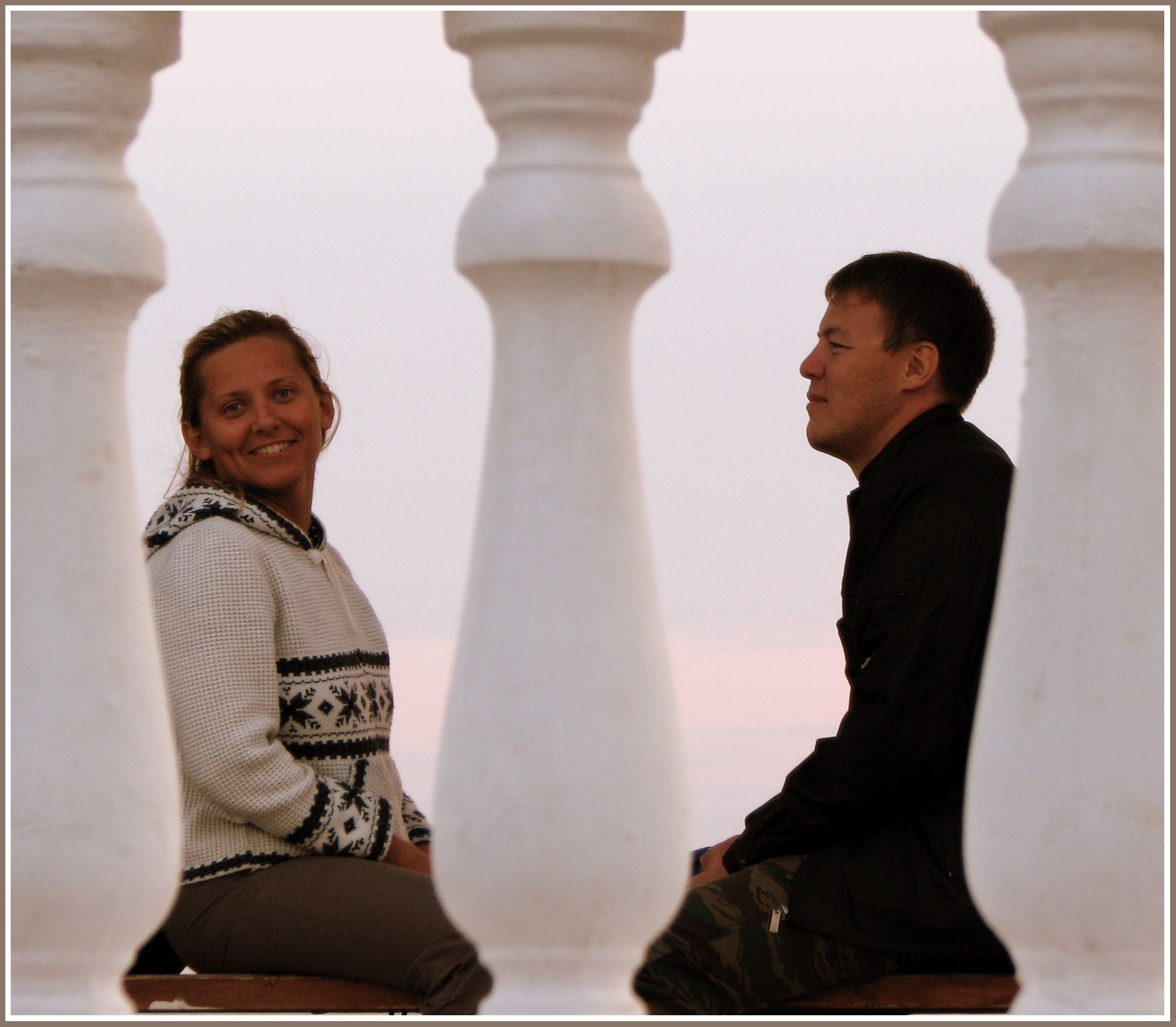 счастливая пара.белое и чёрное.счастливые люди