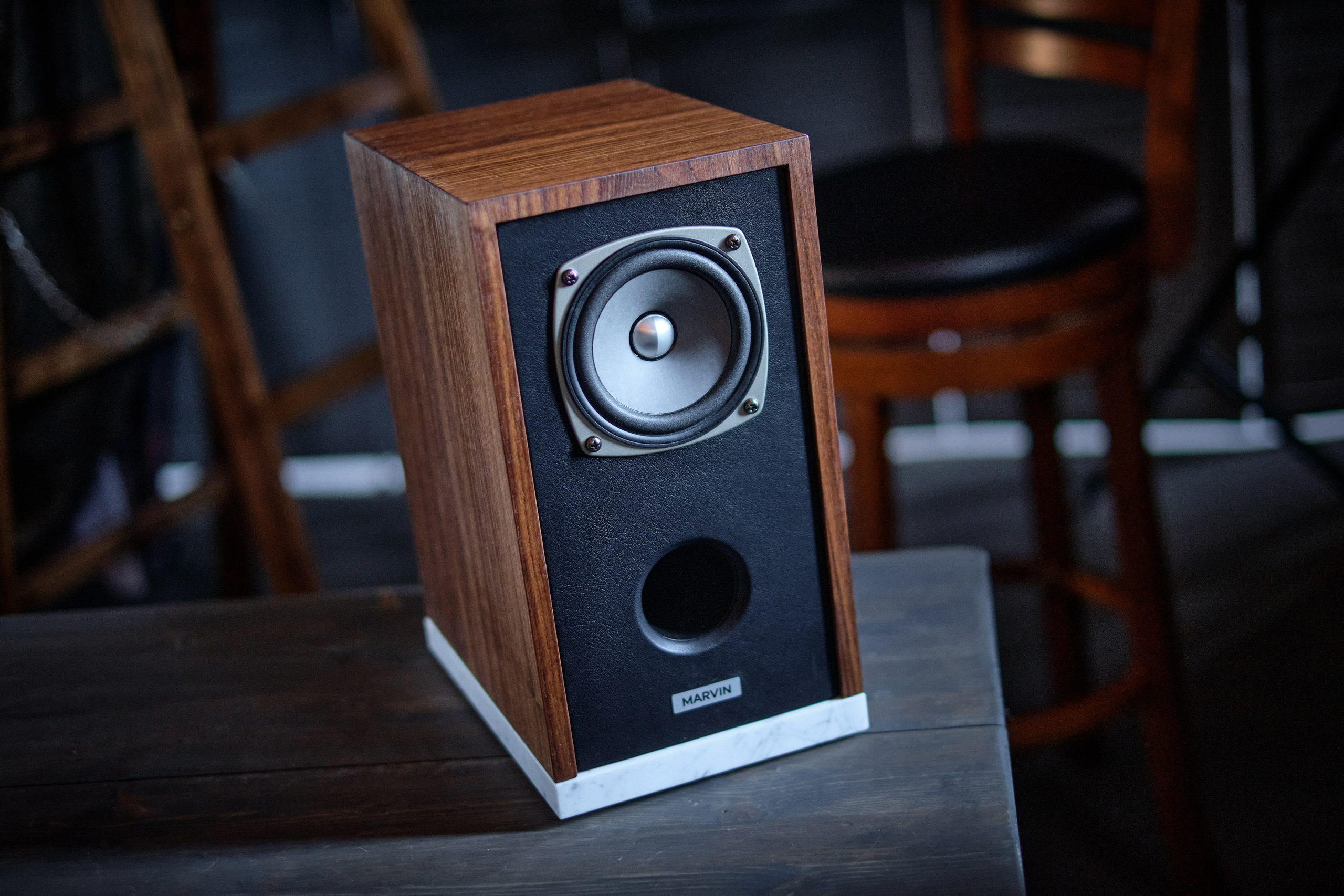 предметная фотосъемка аудиосистемы, акустическая колонка, акустика, акустическая колонка в интерьере Marvin