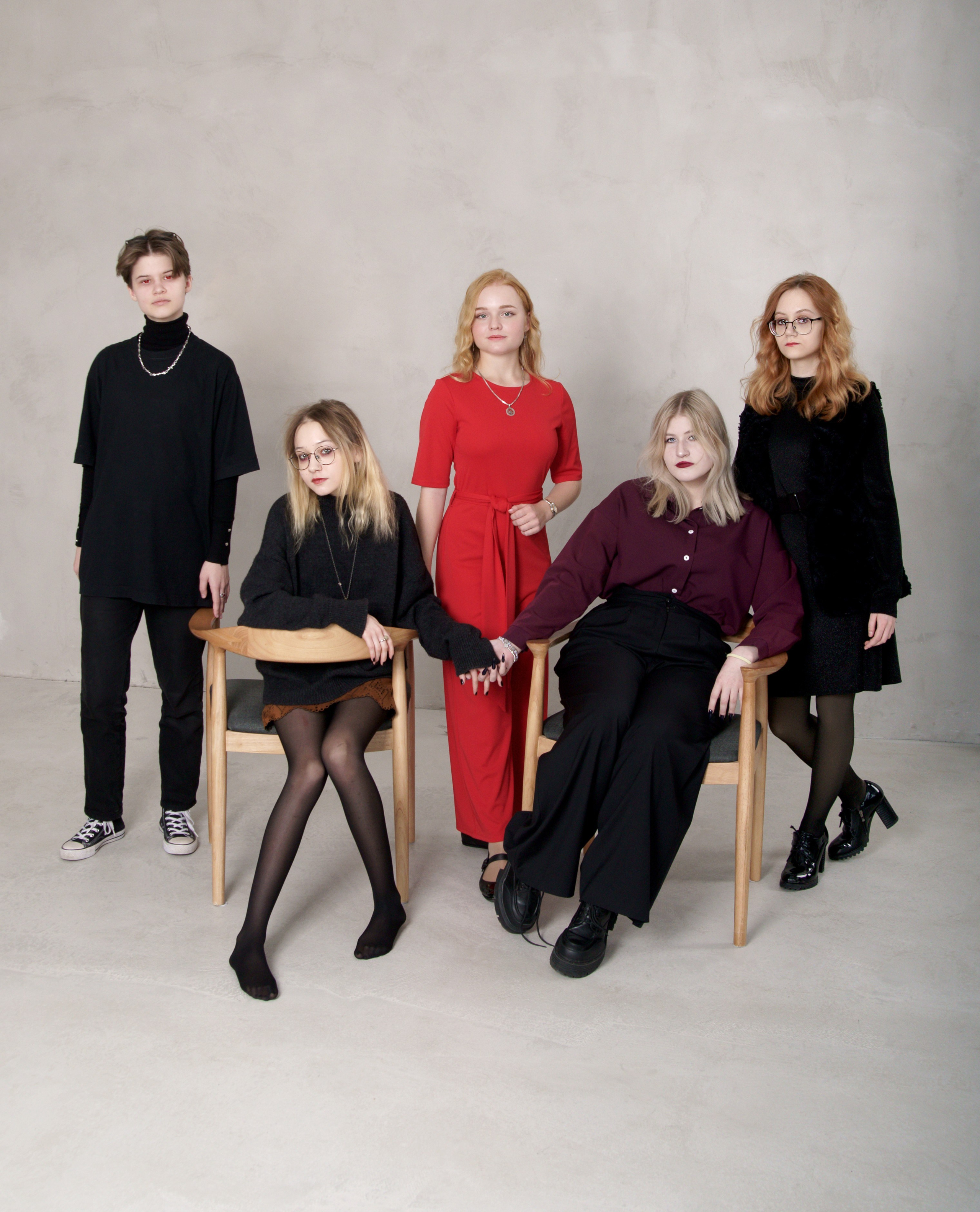 Студийная фотосессия выпускников 9,11 классов в Иркутске