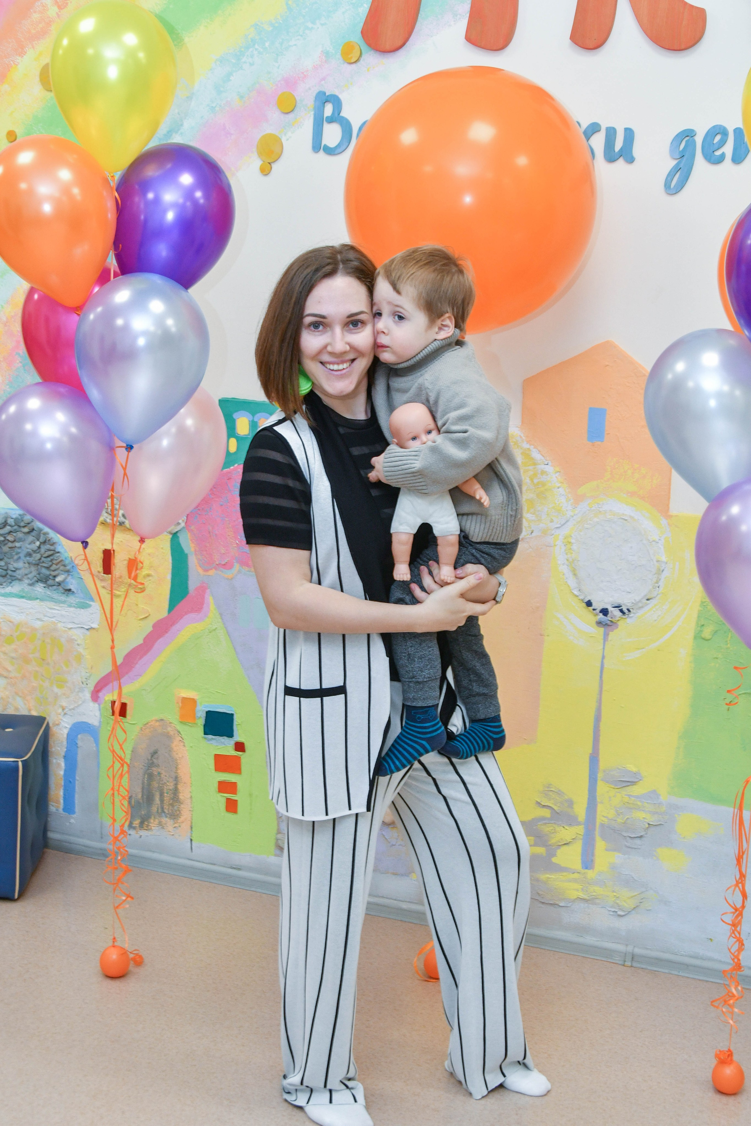 2023 г. День дошкольного работника и прогулка. Репортажный и детский фотограф в Новосибирске