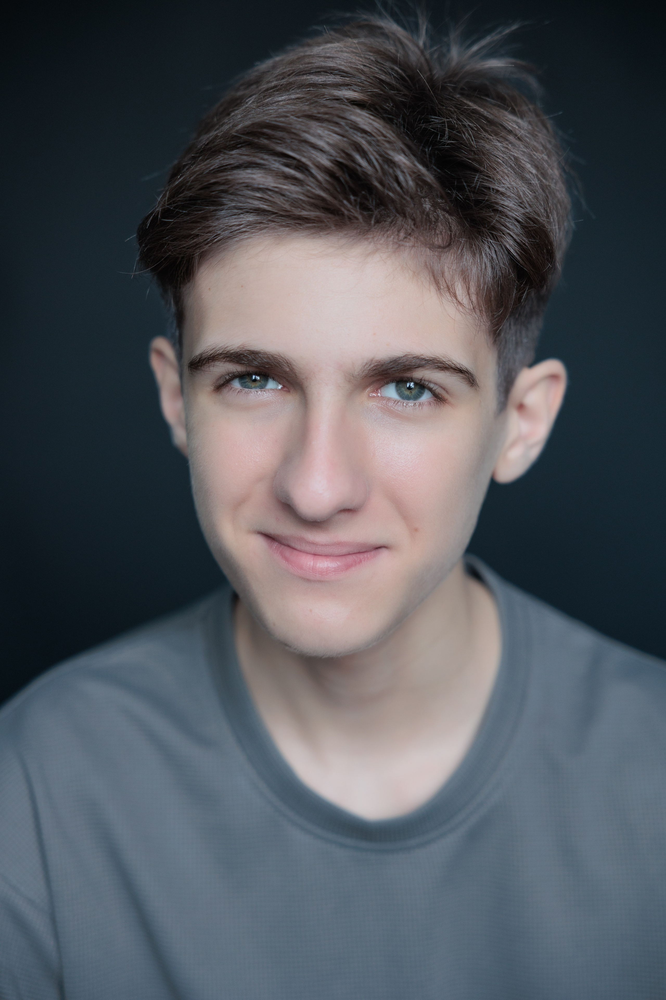 АРТЁМ. Я фотограф из Москвы к Вашим услугам