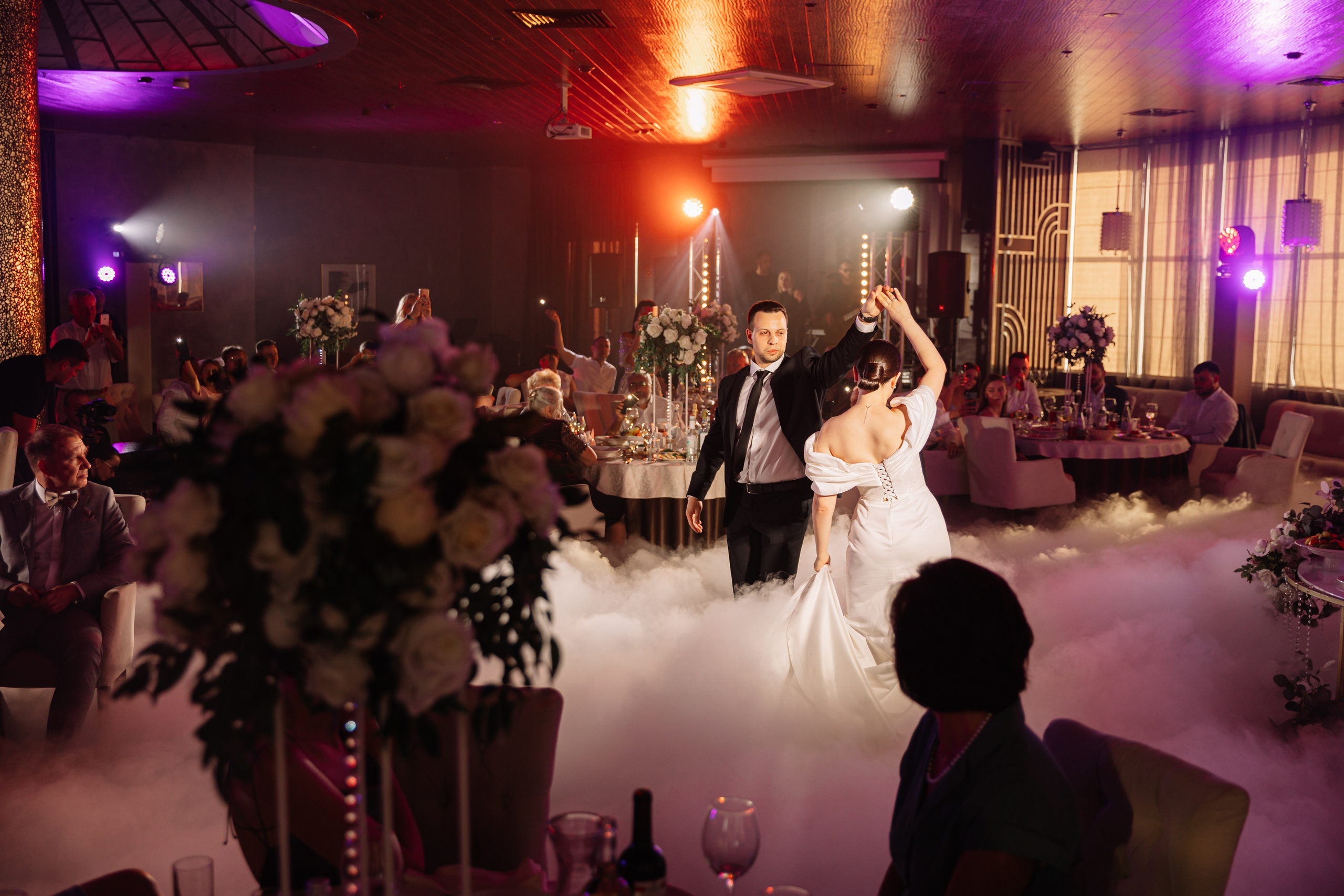 Банкет в Eleven. Свет на свадьбу Нижний Новгород Friends Rent