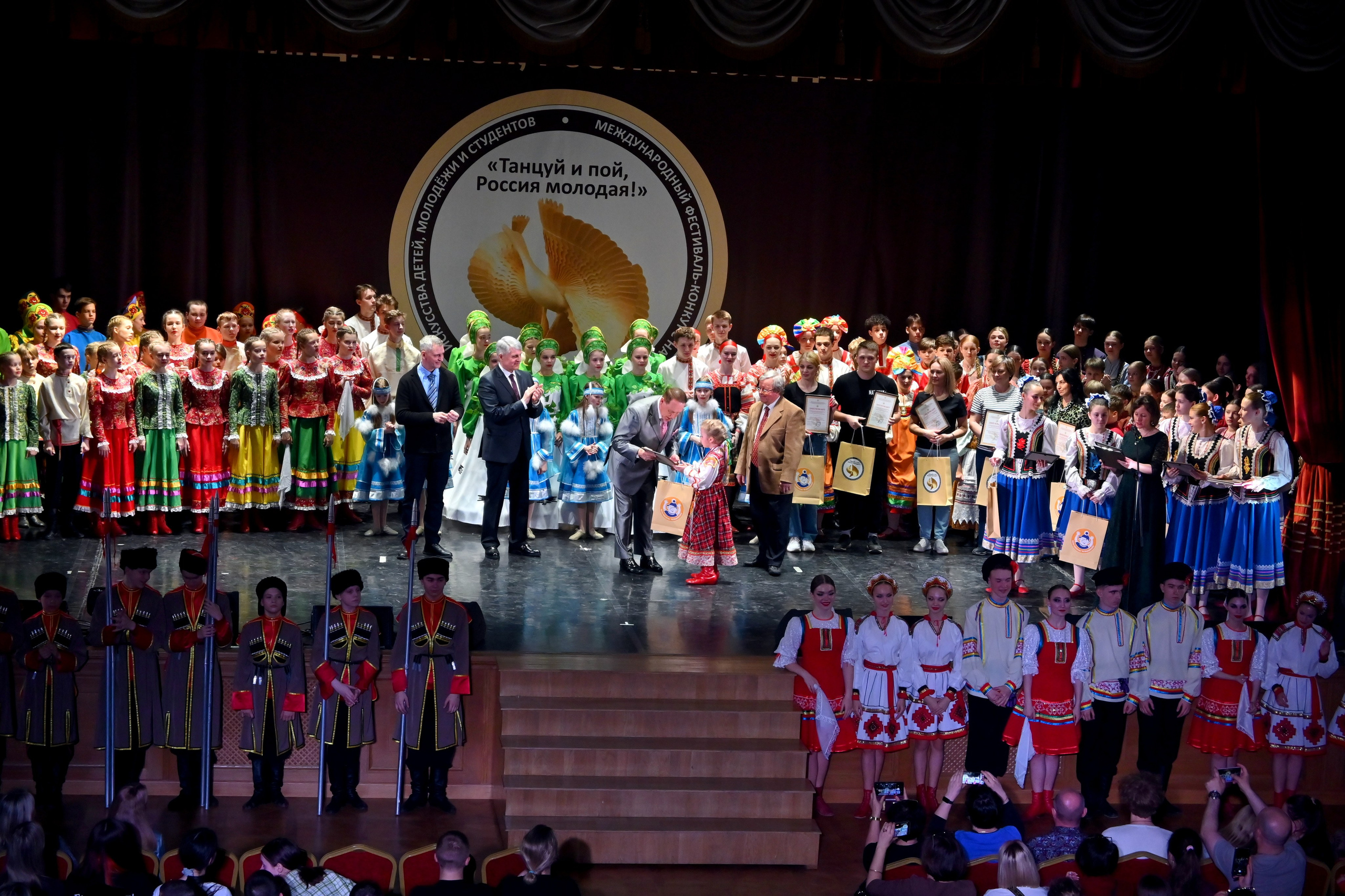 Гала-концерт. Танцуй и пой, Россия Молодая! 22.04.2024. Профессиональный фотограф в Москве Алёна Котова