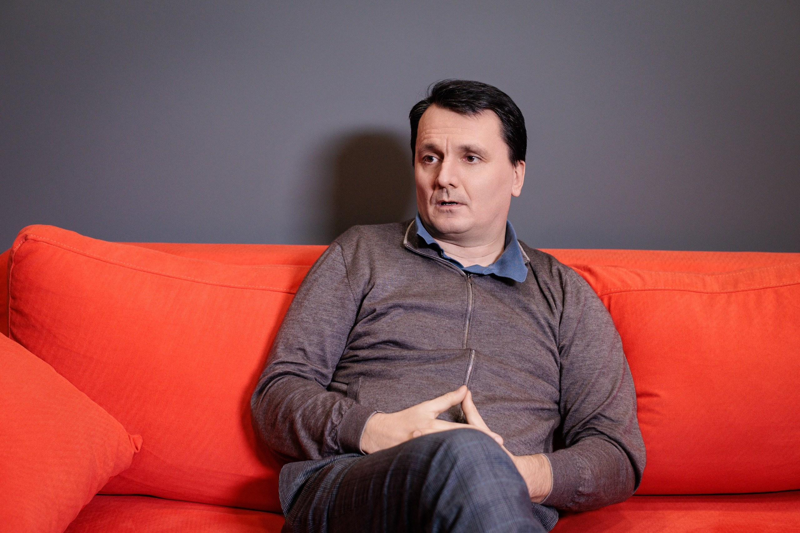 Съемка интеревью с директором. Контент для бизнеса в Екатеринбурге Полдень Медиа