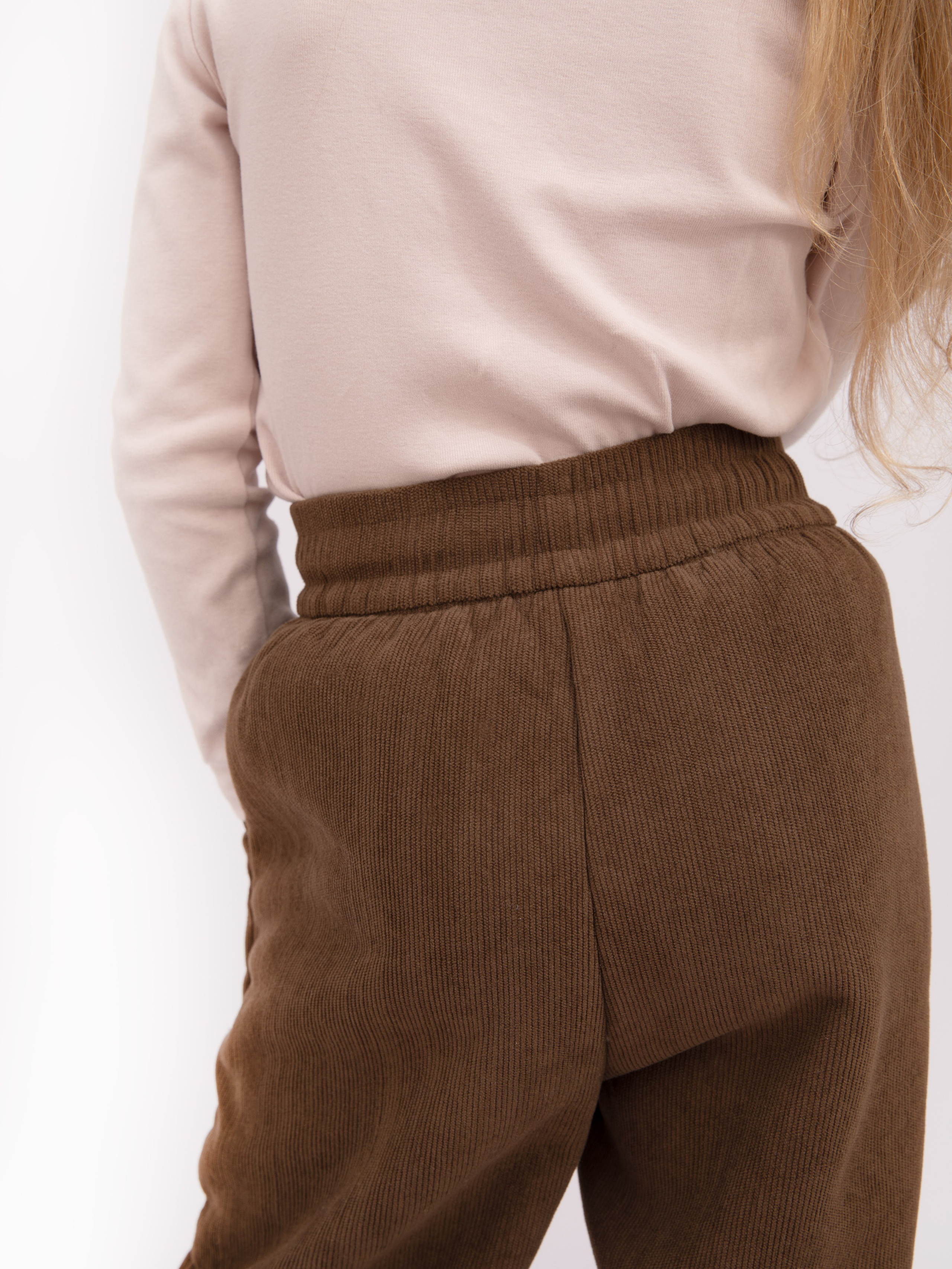 Детские брюки. Фотостудия предметной и модельной съёмки для маркетплейсов