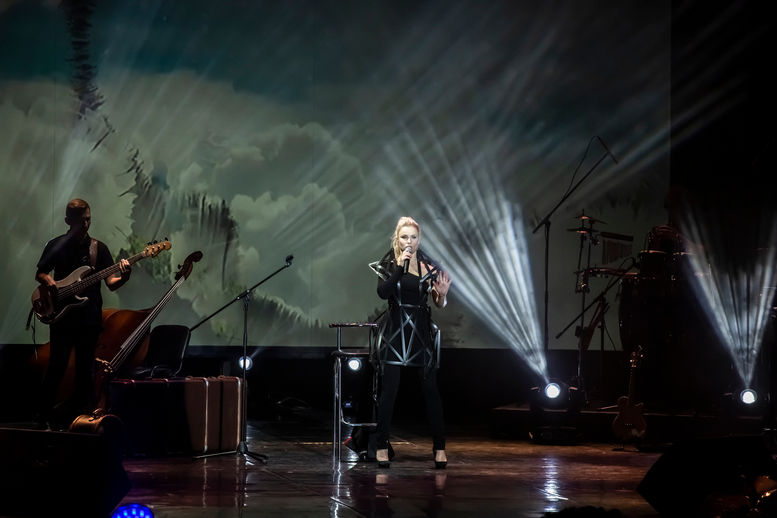 Премьера концерт — перфоманс «Мне нужна любовь» Катя Чистова. Фотограф в Сочи Юрий Шептаев