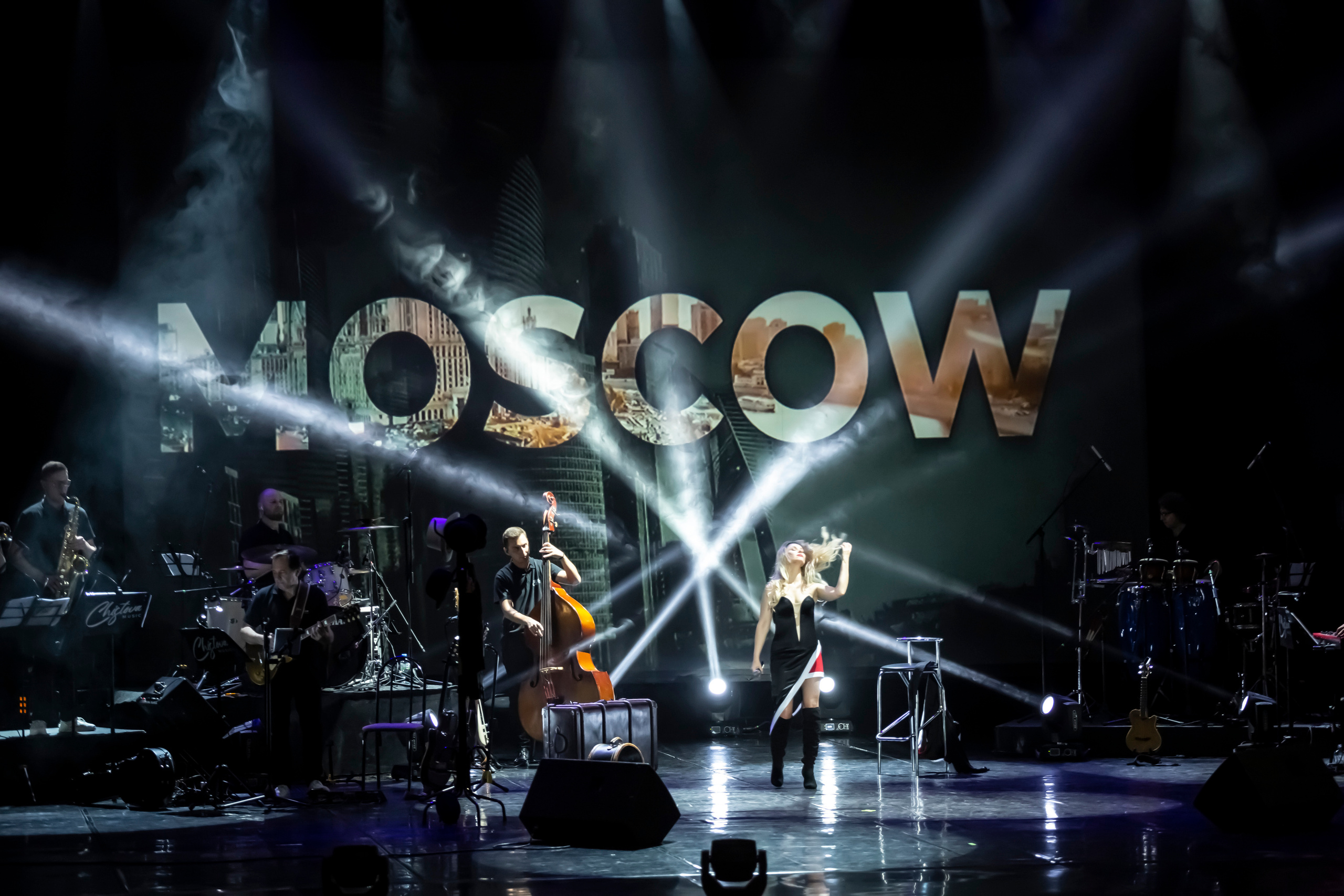 Премьера концерт — перфоманс «Мне нужна любовь» Катя Чистова. Фотограф в Сочи Юрий Шептаев