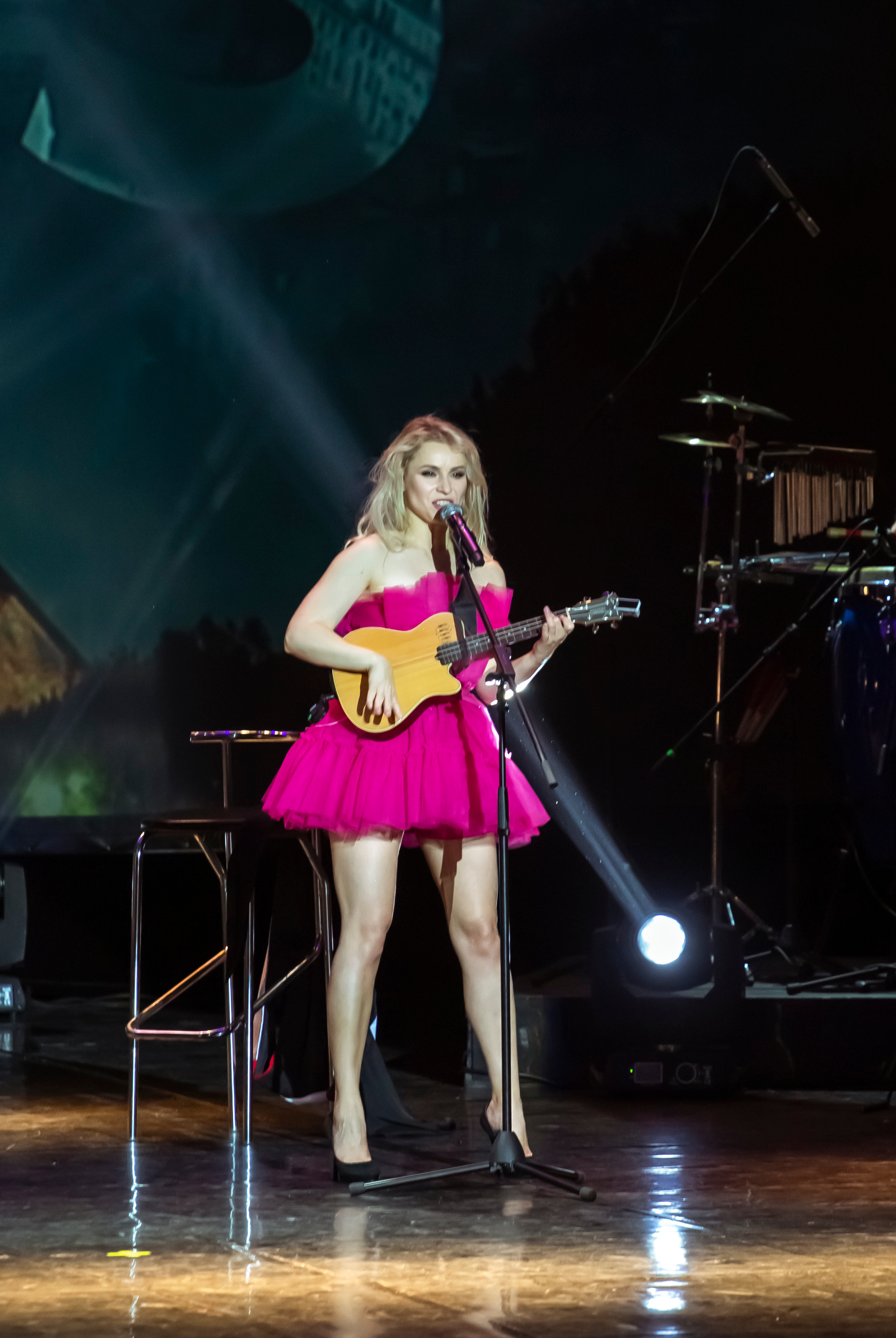 Премьера концерт — перфоманс «Мне нужна любовь» Катя Чистова. Фотограф в Сочи Юрий Шептаев