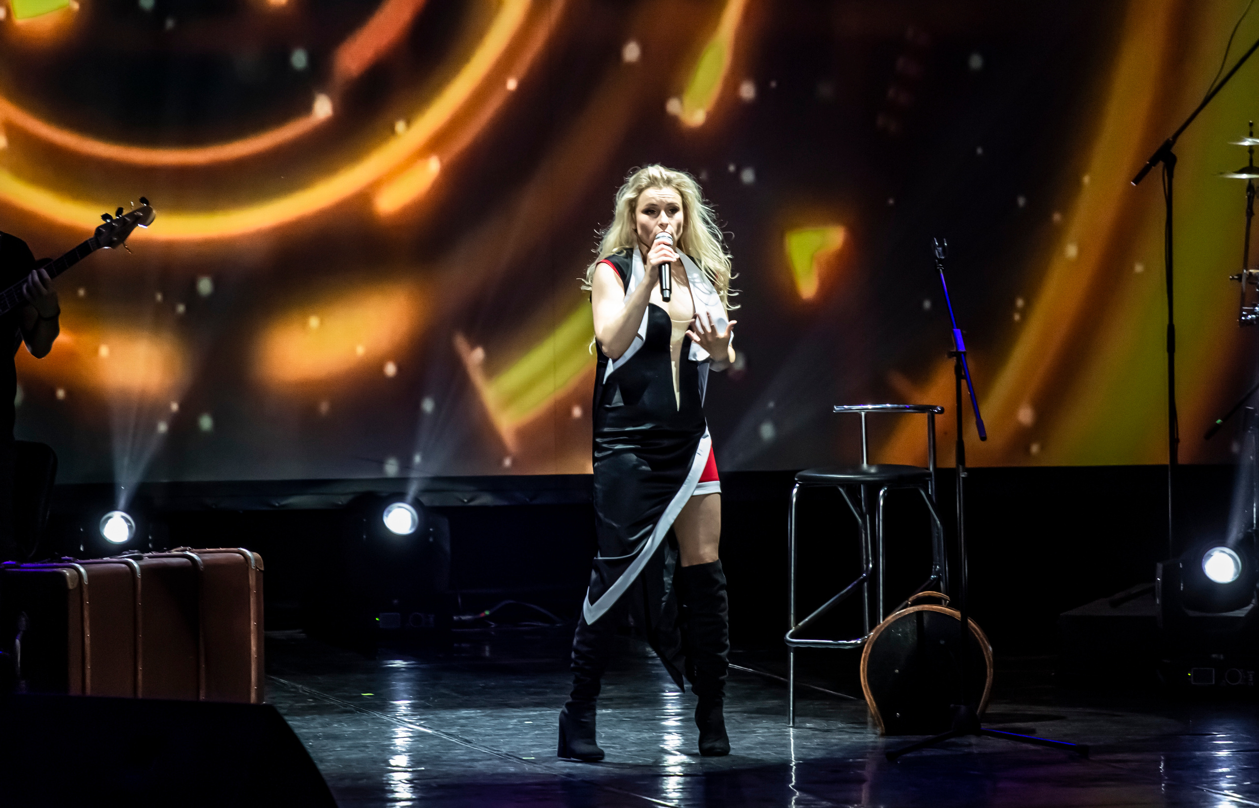 Премьера концерт — перфоманс «Мне нужна любовь» Катя Чистова. Фотограф в Сочи Юрий Шептаев