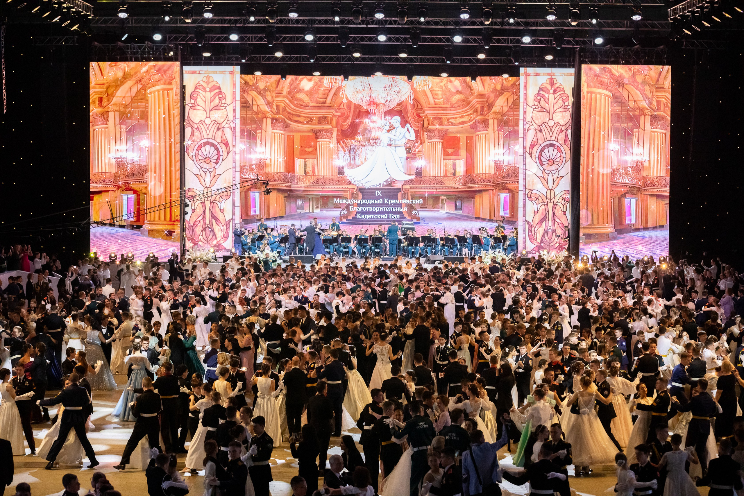 Кадетский бал. VICTOR SAPOZHNIKOV