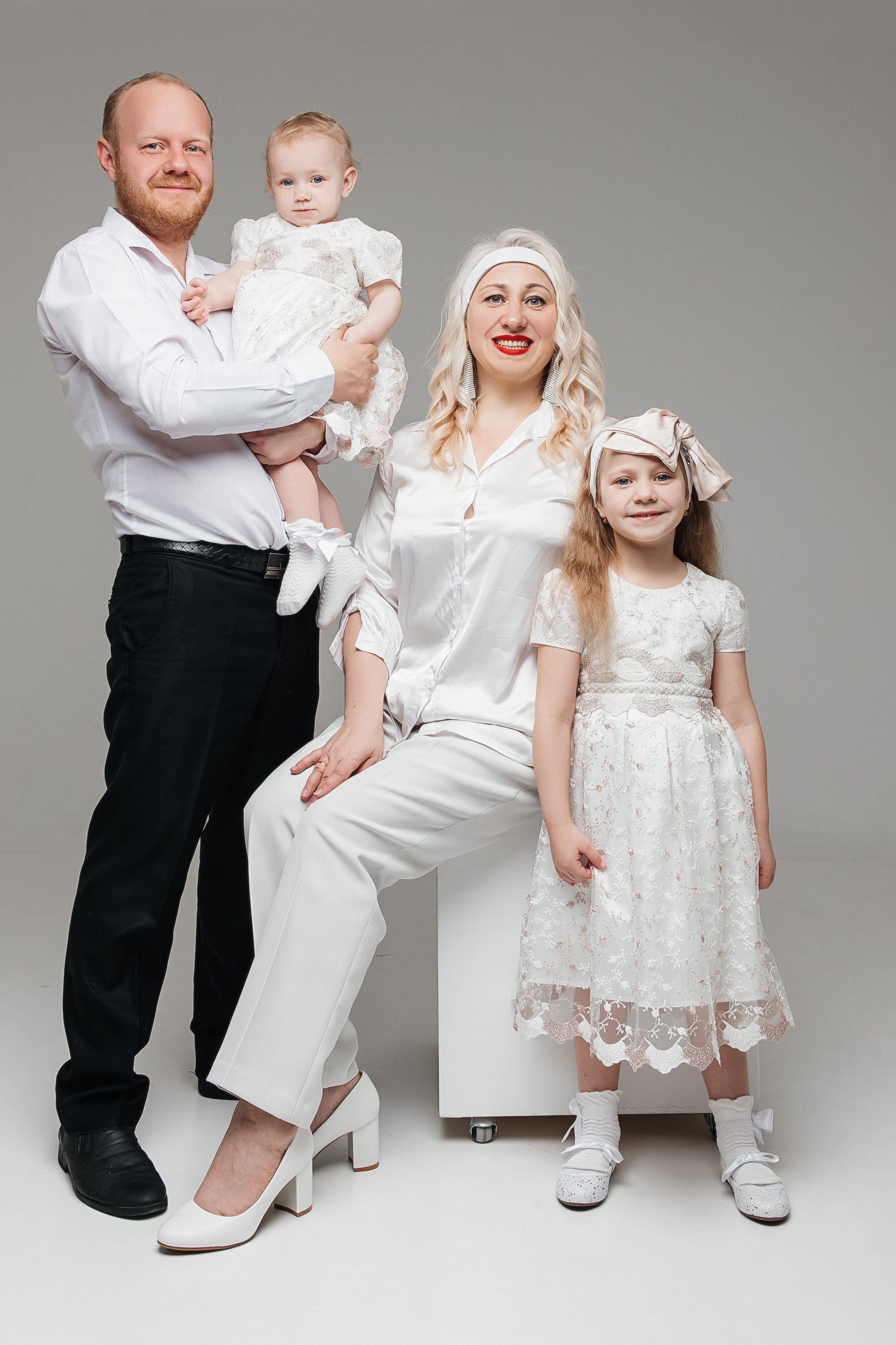 Семейная фотосессия. Фотограф Иркутск. Семейный фотограф в Иркутске. Студийная фотосессия. фотографии в студии. Фотограф семей в студии. 