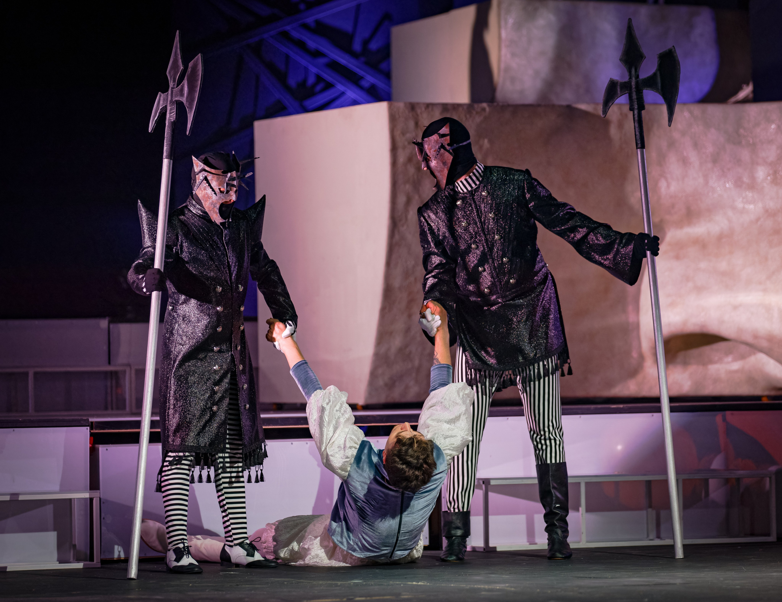 Любовь к трем апельсинам_Чехов Центр. Фотограф. г. Южно-Сахалинск. Олег Толстов