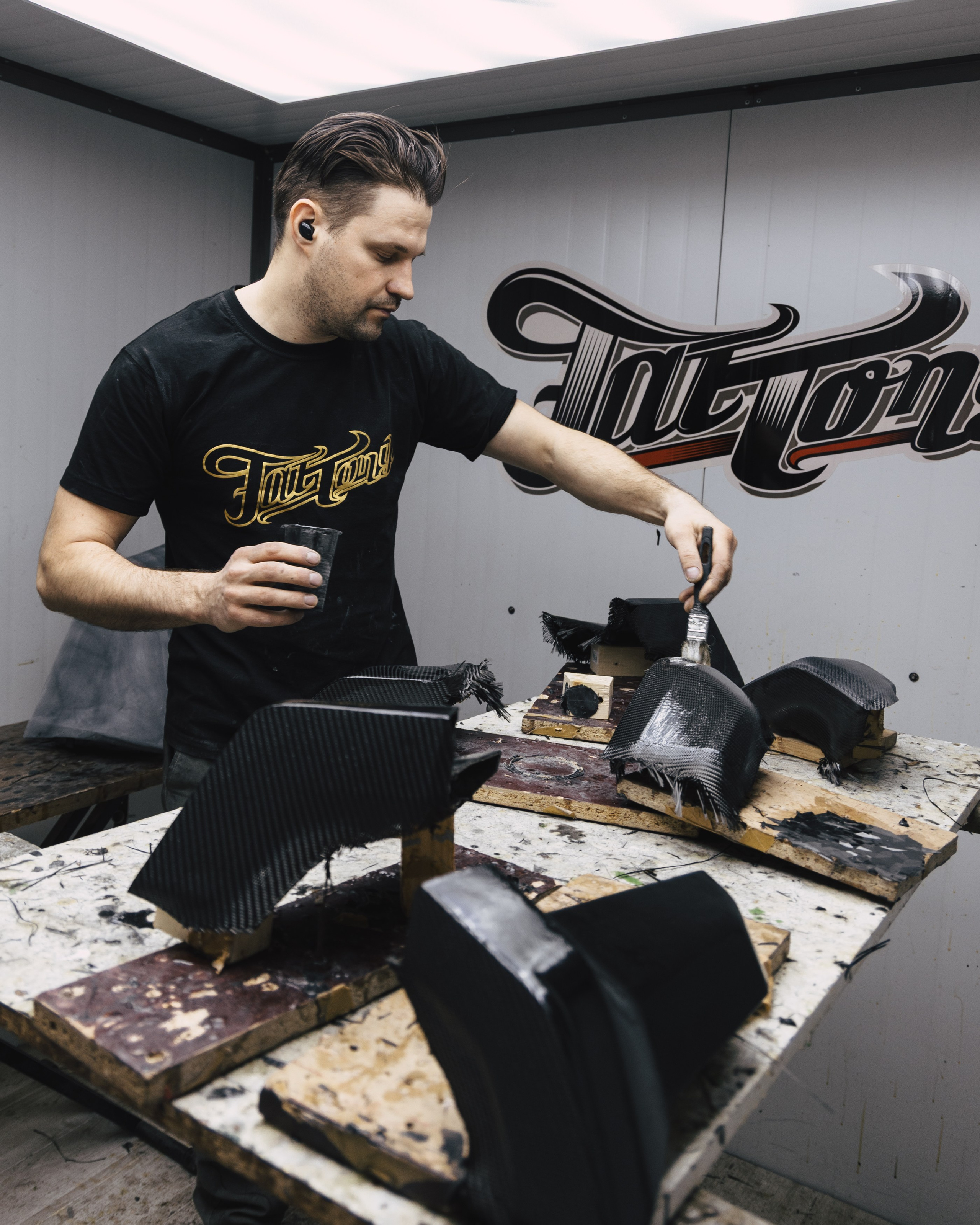 Ram TRX ламинация карбоном внешних элементов кузова, салона и установка распорки. DeLorein