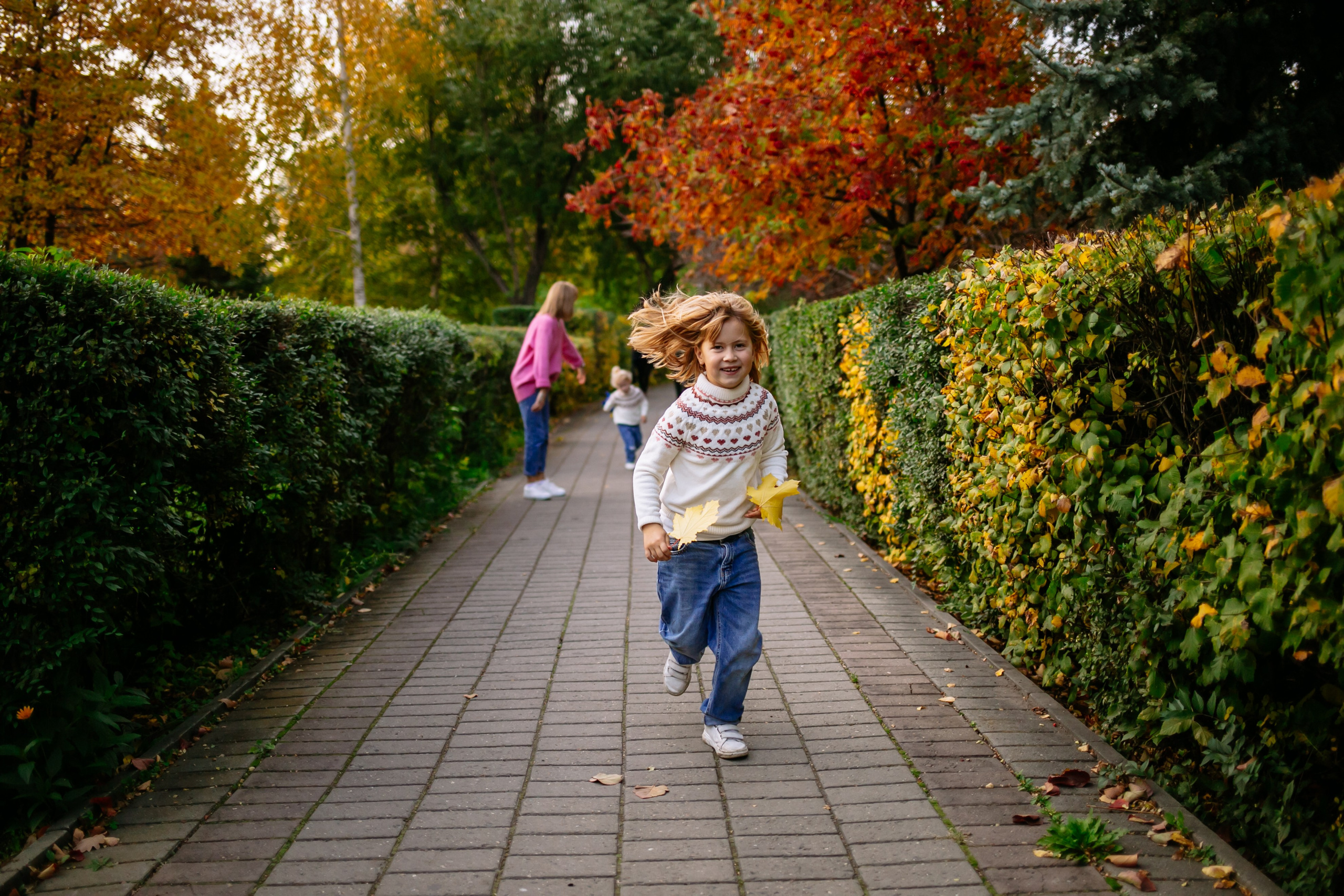 Юля, Анюта, Есения