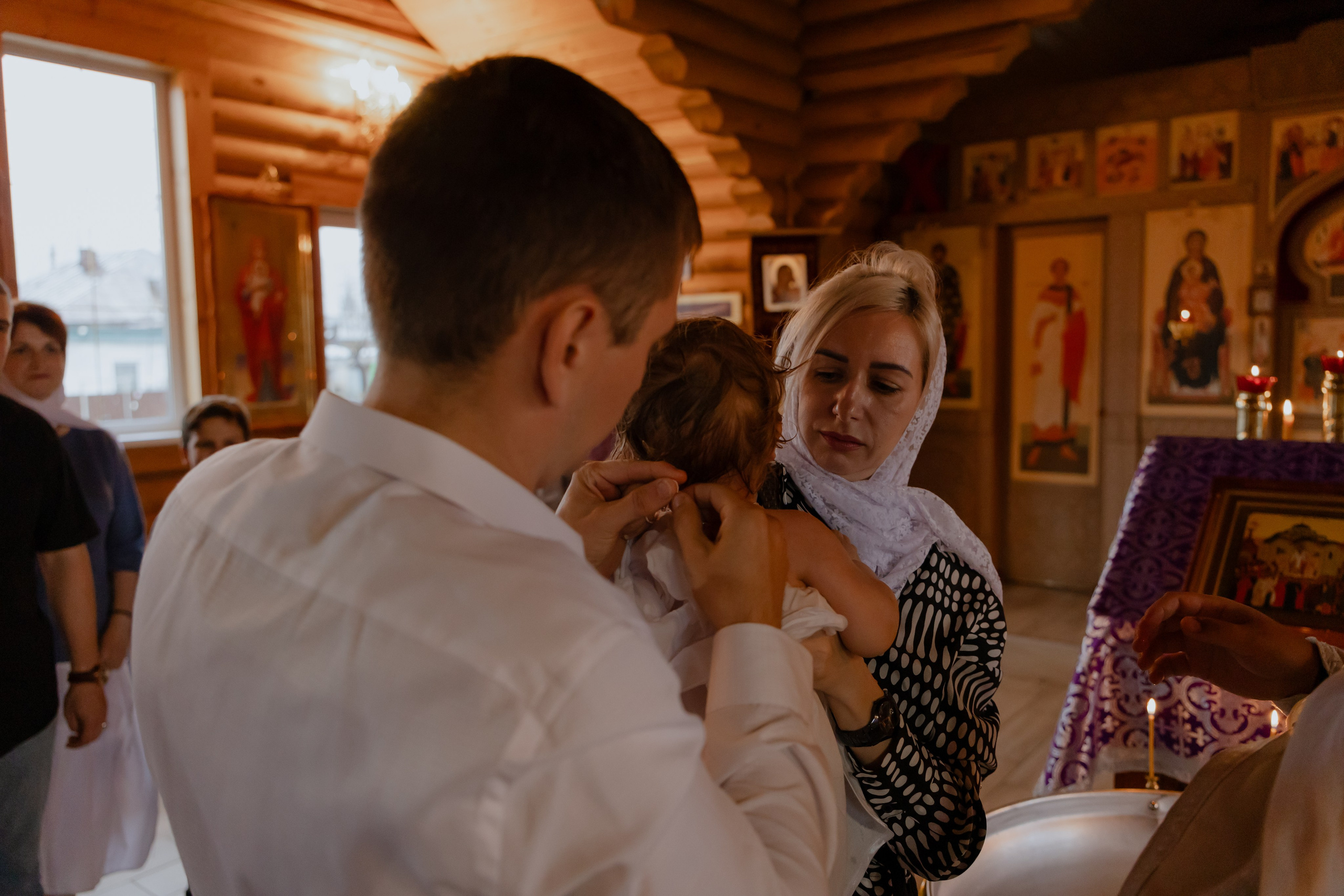 Крещение в храме Георгия Победоносца. Фотограф в Новосибирске Екатерина Васильева