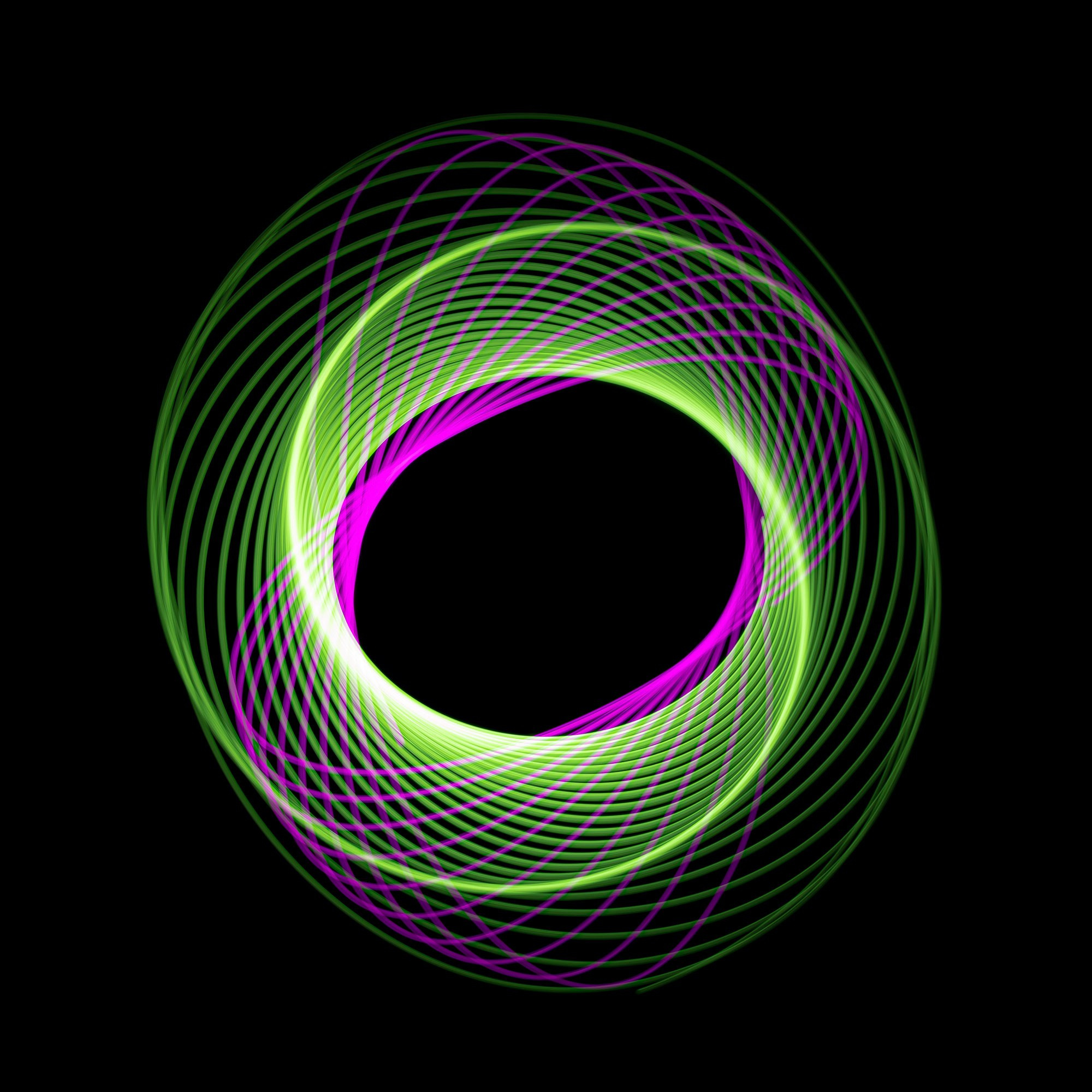 Рисование светом. Скульптуры из воды Сергея Толмачева