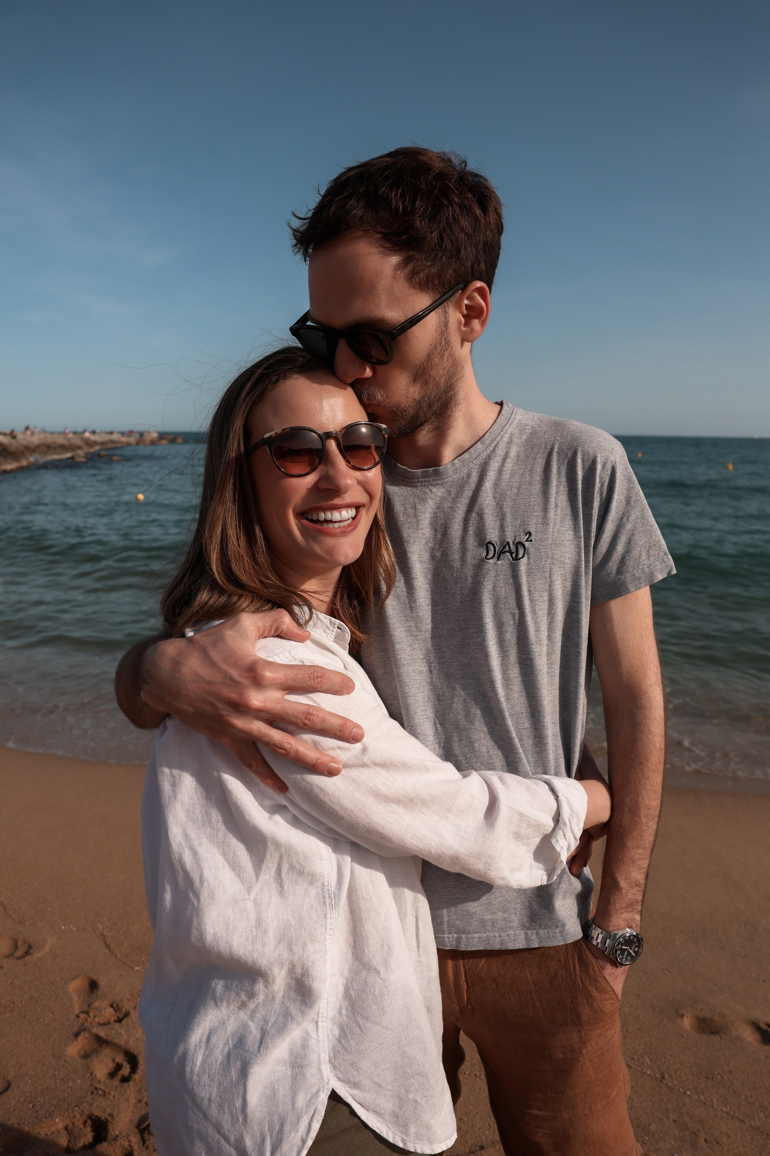 Family pizza at the sea. Natalia Zhuravleva|family, newborn, maternity photographer in Barcelona
