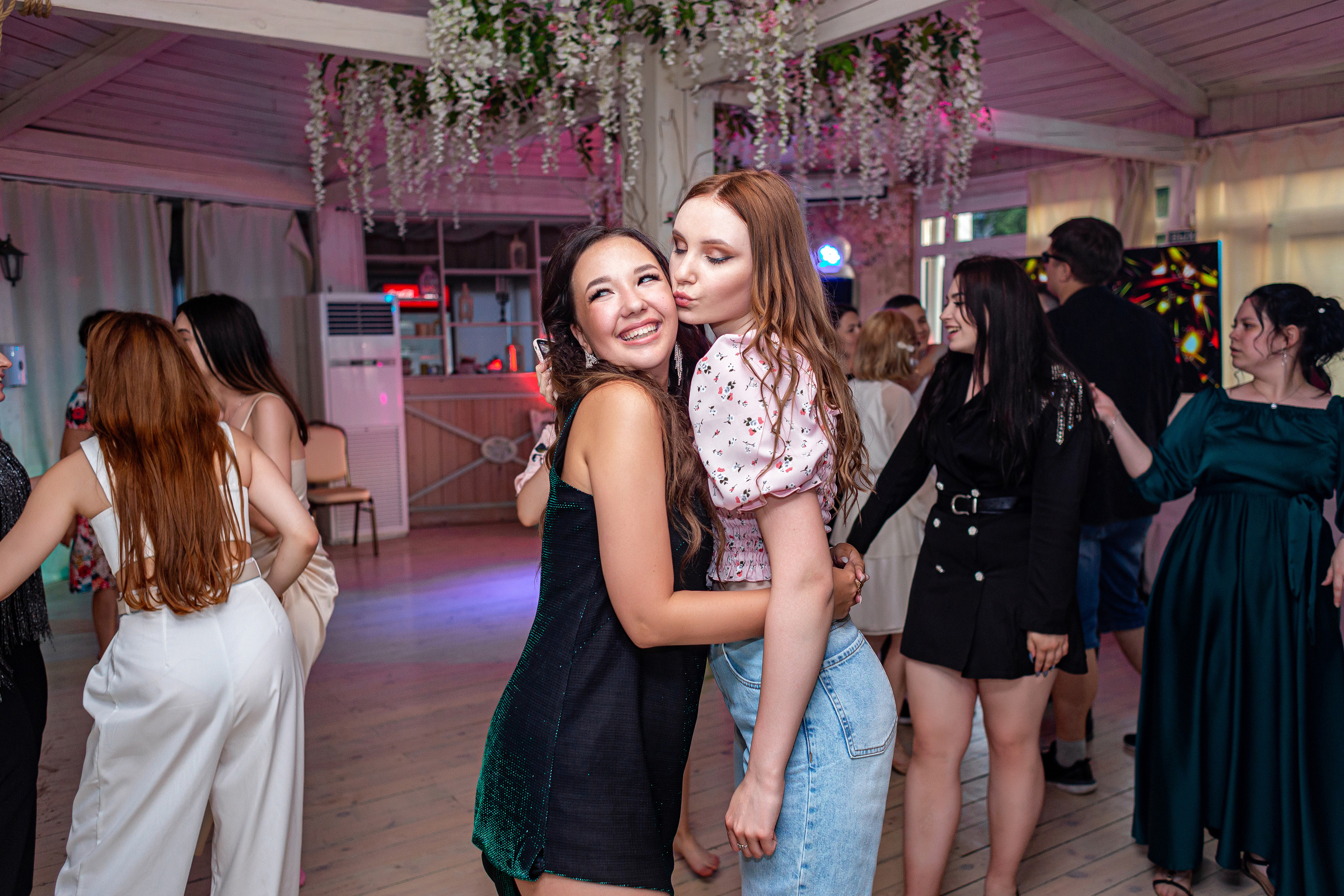 Фотосъемка Дней рождений, выпускных, юбилеев, праздников, корпоративов. Свадебный и семейный фотограф в Ярославле Александр Лобков