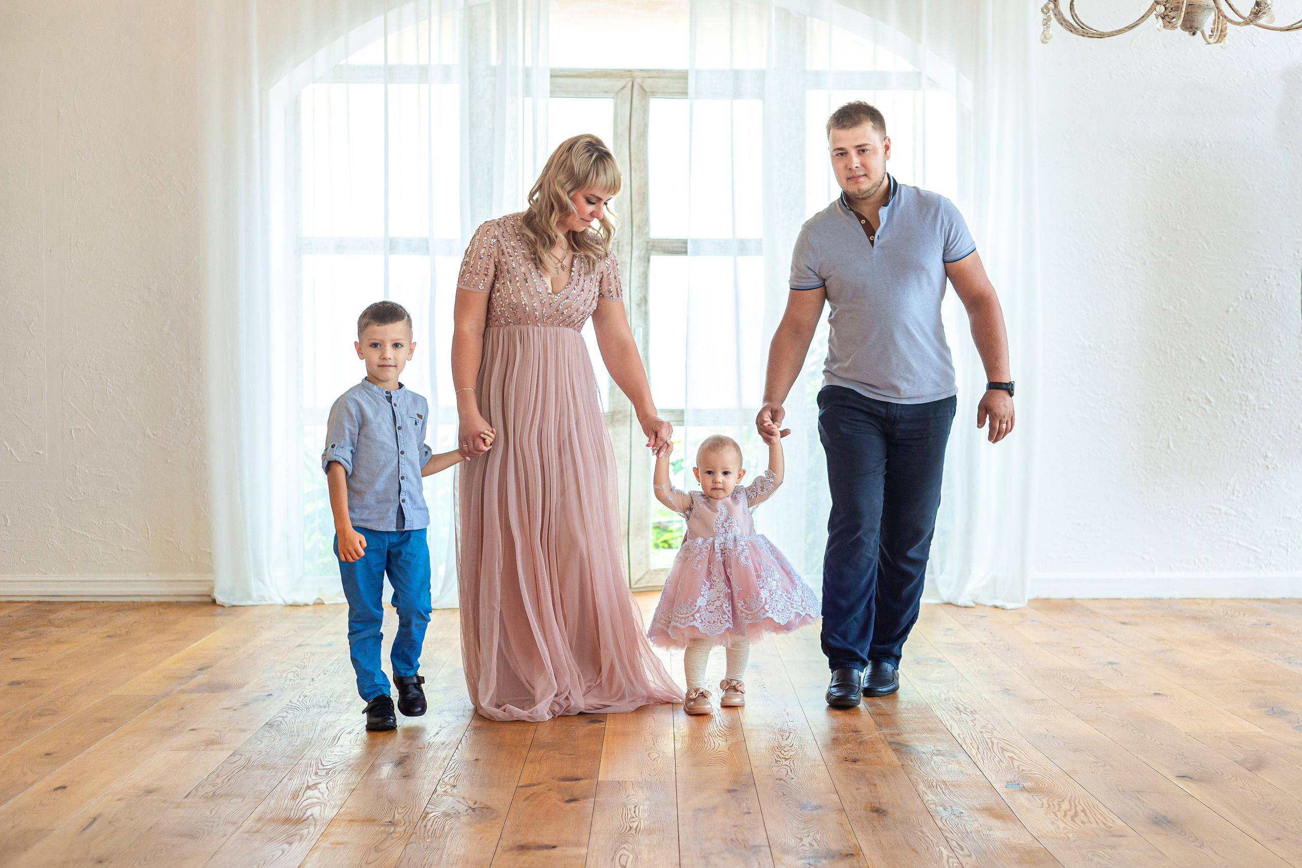 Семейная фотосессия в Ярославле. Свадебный и семейный фотограф в Ярославле Александр Лобков