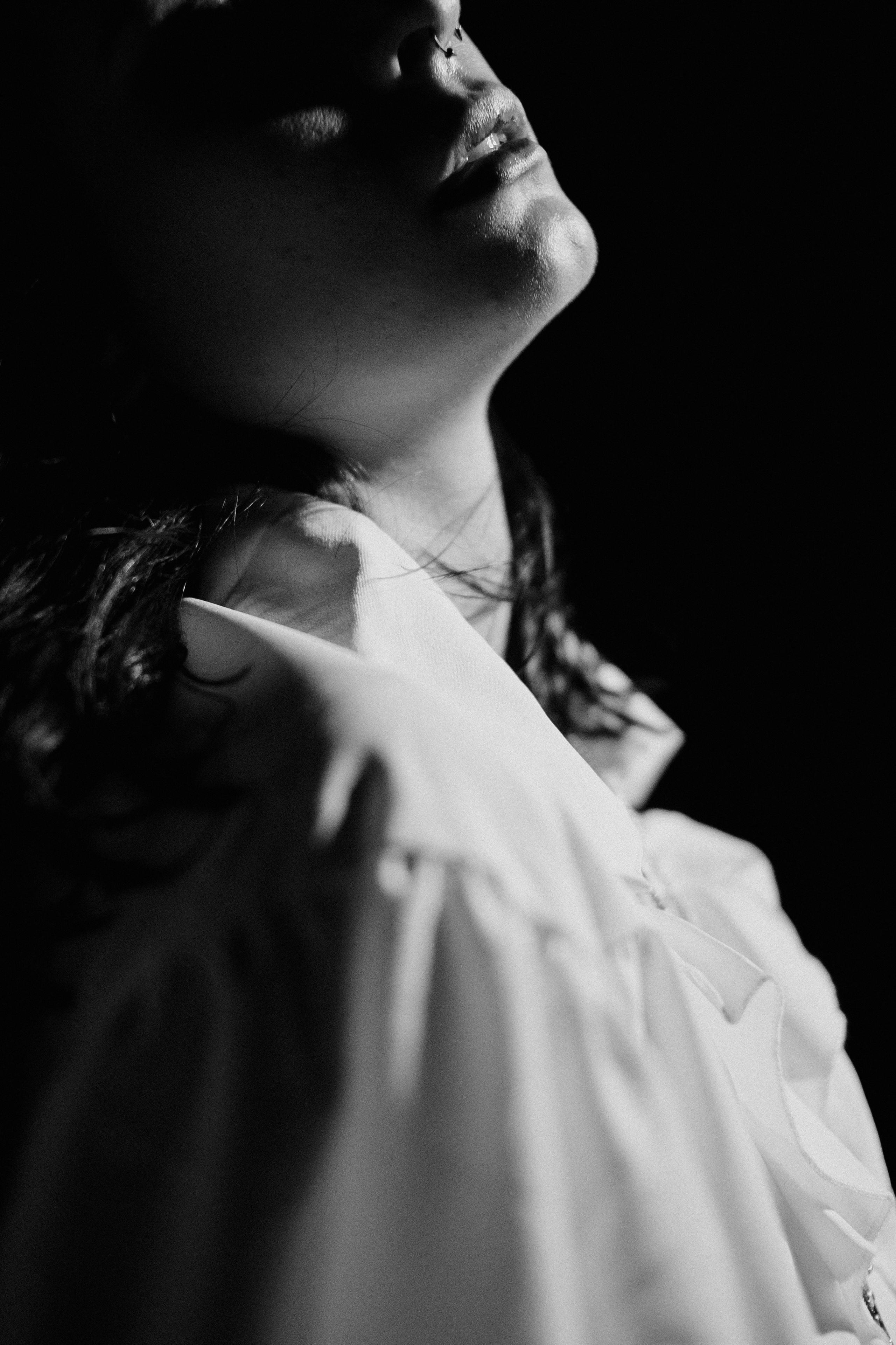 Съёмка у моря с оленьими рогами