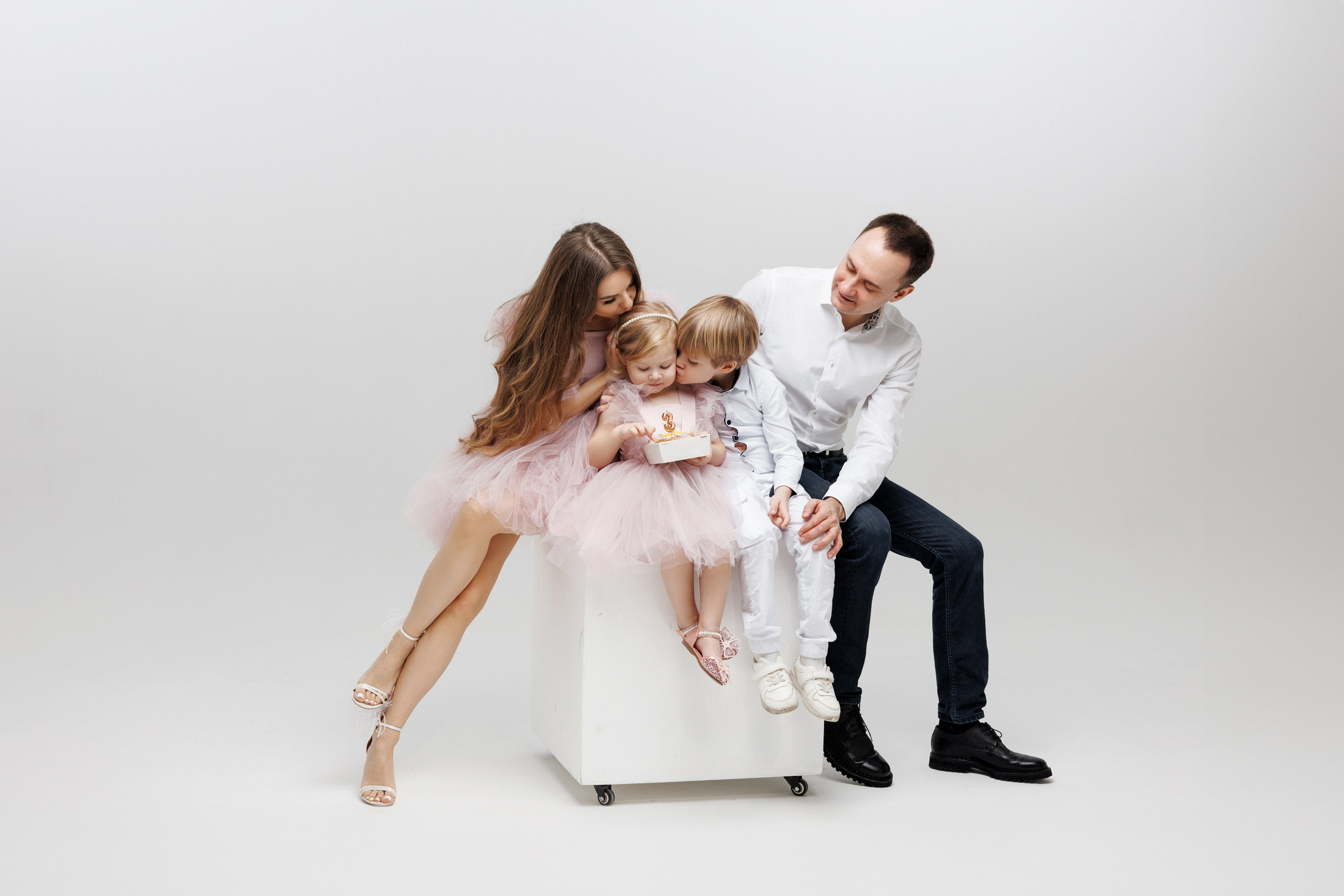 Съемка Дня Рождения Алисы в фотостудии CROSS-STUDIO зал IDEAL. Свадебный и семейный фотограф в Москве и МО Елена Агапова