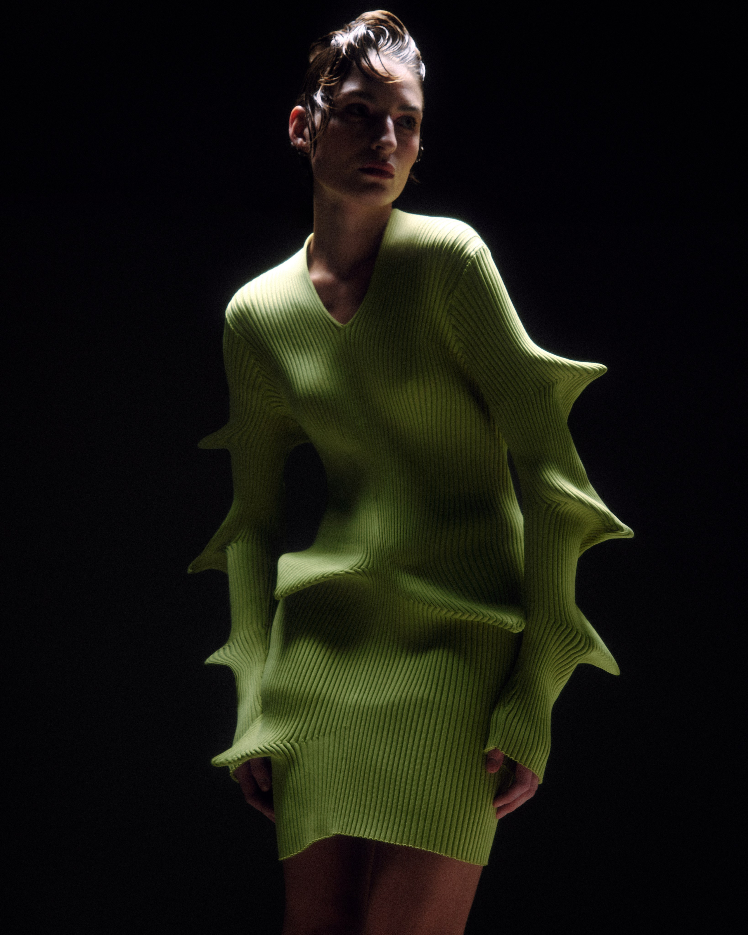 REBORN- эдиториал для журнала «Стольник», на тему перерожжения, новых интерпретаций жизни в контексте стремительно несущегося прогресса. Визажист для брендов, Фэшн продюсер Олеся Глушкова