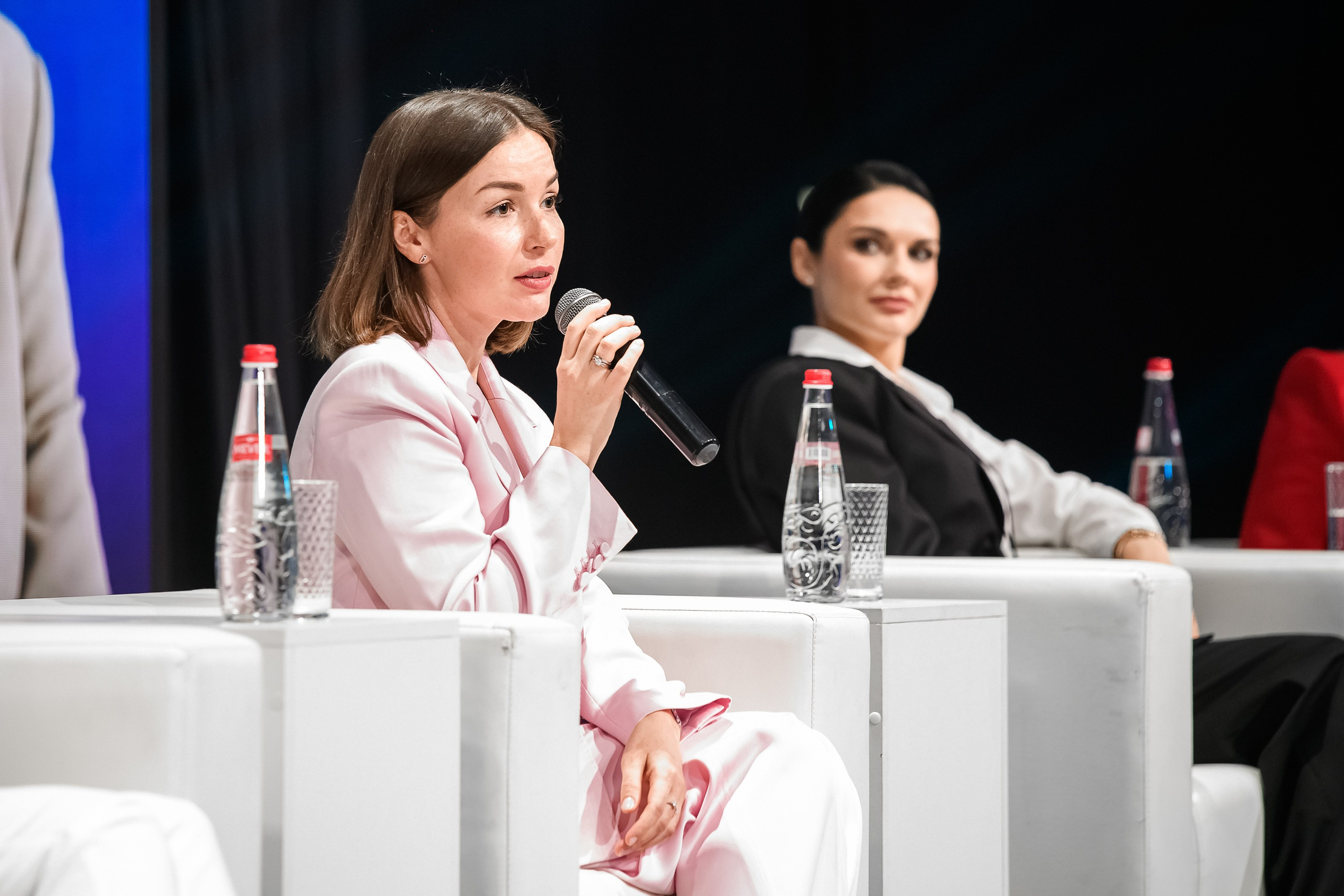 Репортажная съемка дискуссионной панели экспертов на форуме в Ростове-на-Дону