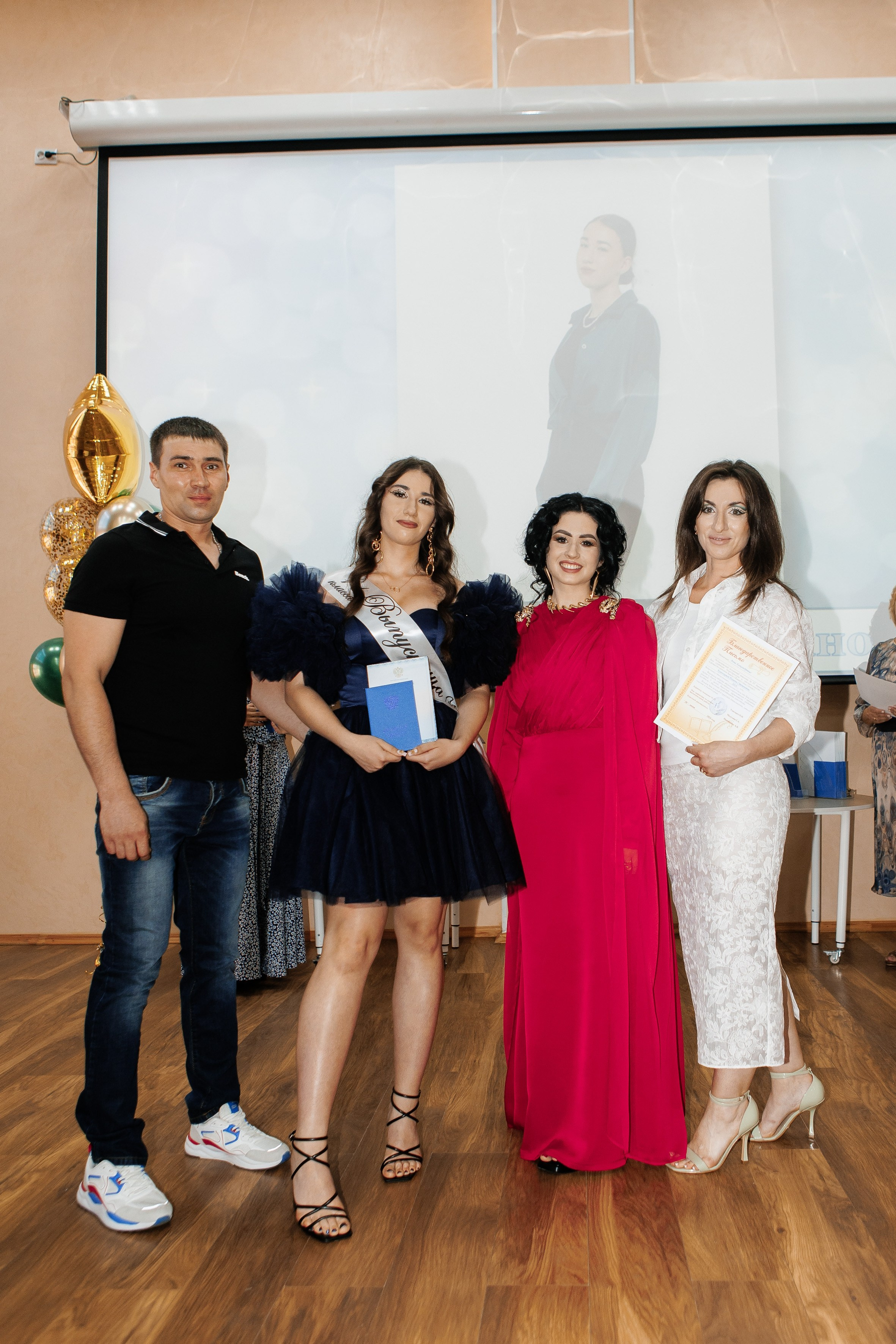 Выпускной Гимназия 12 2024 г. Свадебный и портретный Фотограф в Липецке Дмитрий Котюков