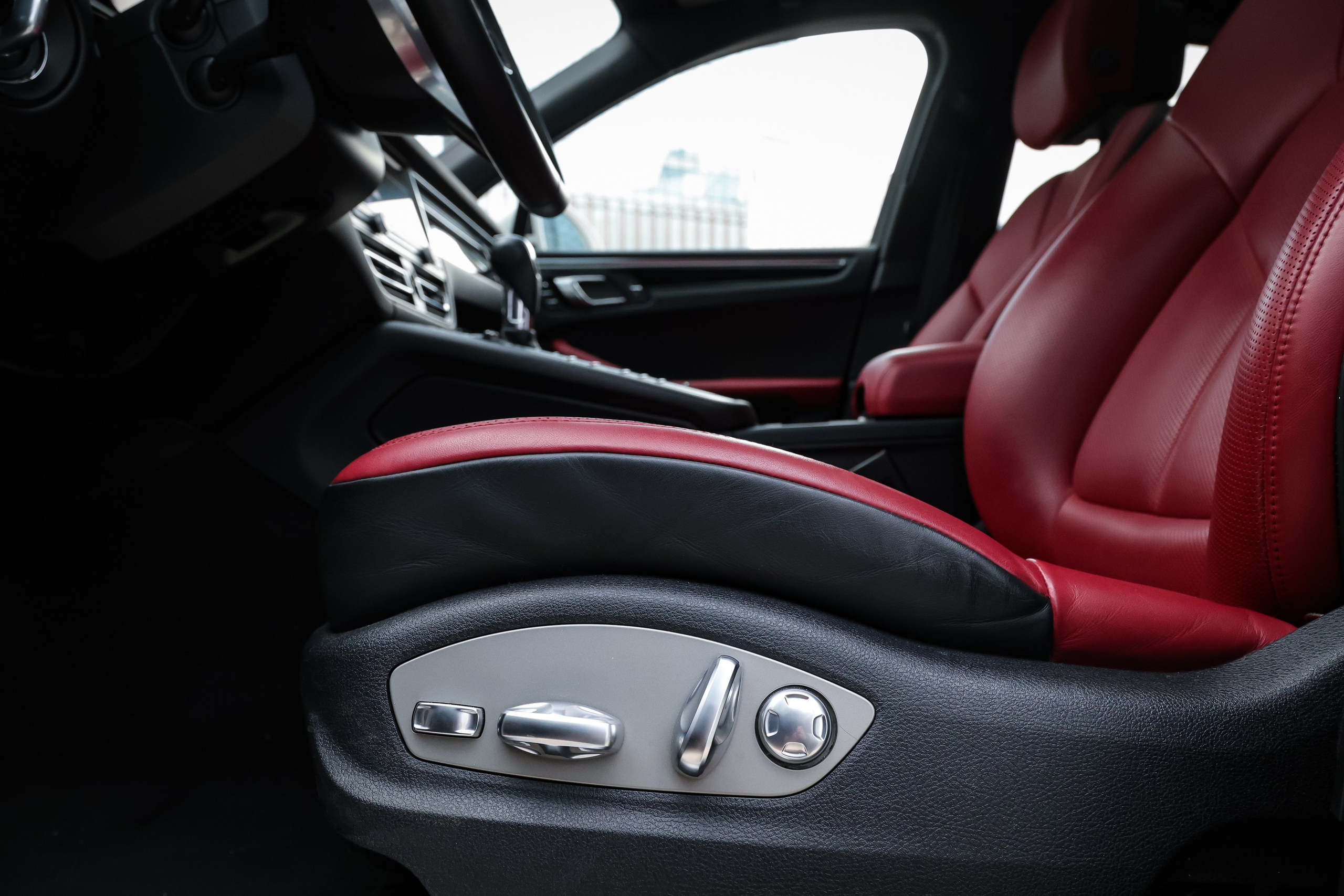 2021 PORSCHE MACAN S. Mixturecaptures