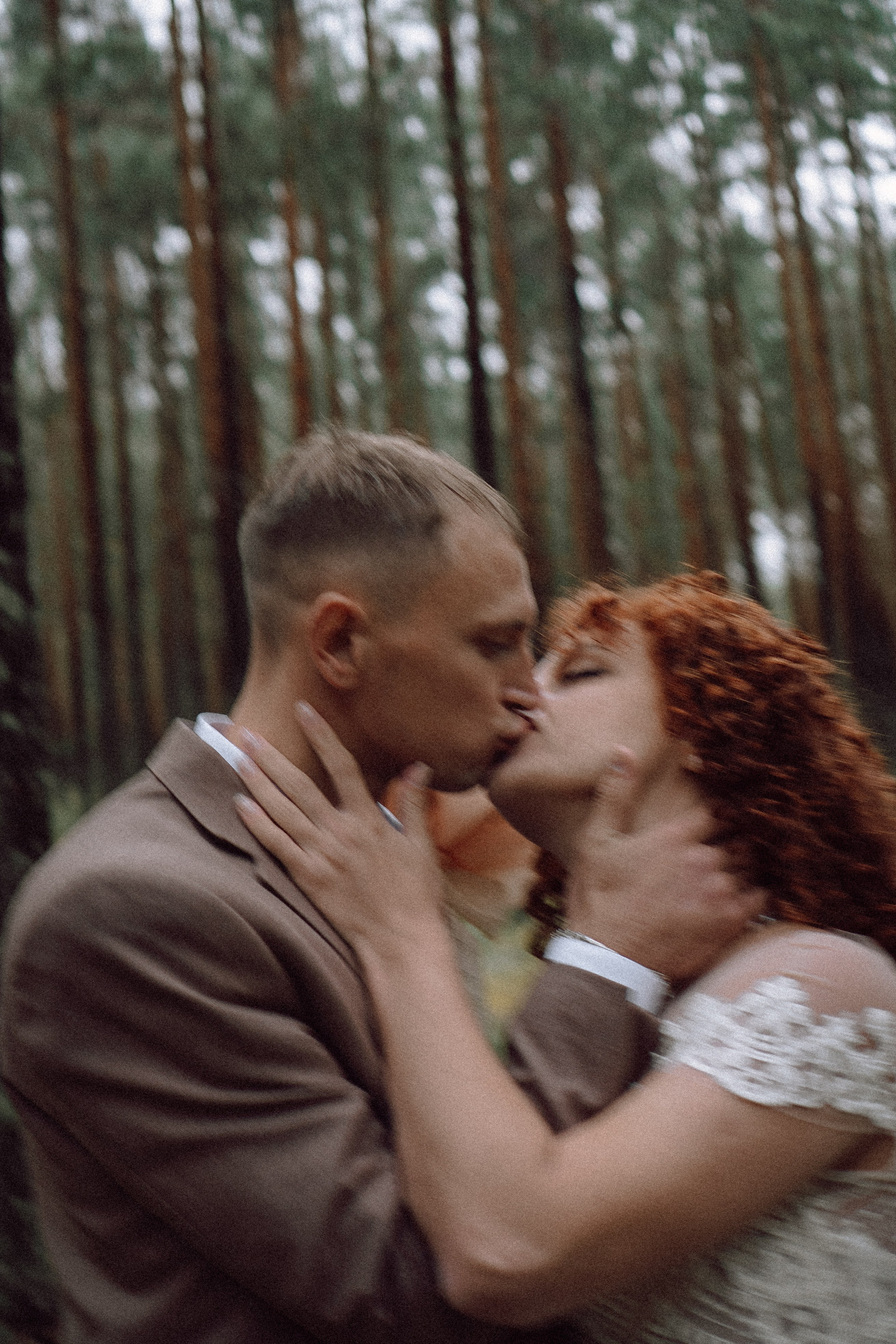 СВАДЕБНАЯ ФОТОСЕССИИЯ ПАРЫ В ГОРОДЕ ПРИОЗЕРСК В СОСНОВОМ ЛЕСУ И С ПИКАПОМ. Профессиональный фотограф, Санкт-Петербург — Виктория Богомолова