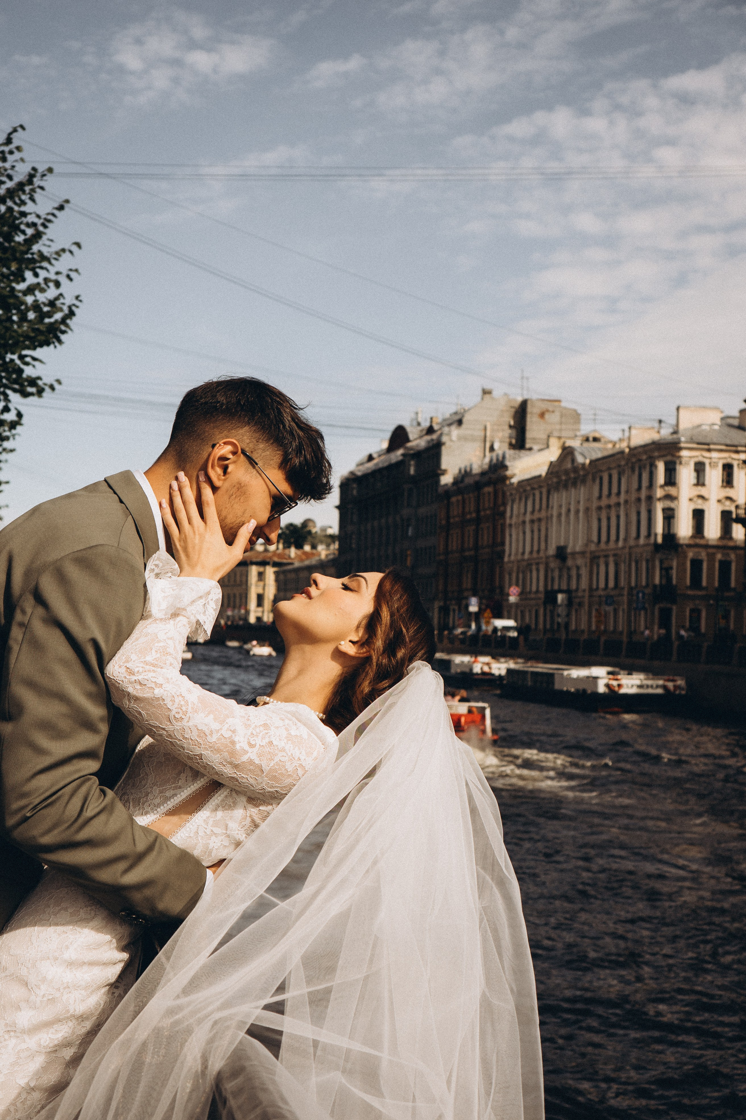 СВАДЕБНАЯ ПРОГУЛКА ВОЗЕ ИСАИКЕВСКОГО СОБОРА АСТОРИИ И ЗАКОНОДАЛЕТНОГО СОБРАНИЯ. Профессиональный фотограф, Санкт-Петербург — Виктория Богомолова