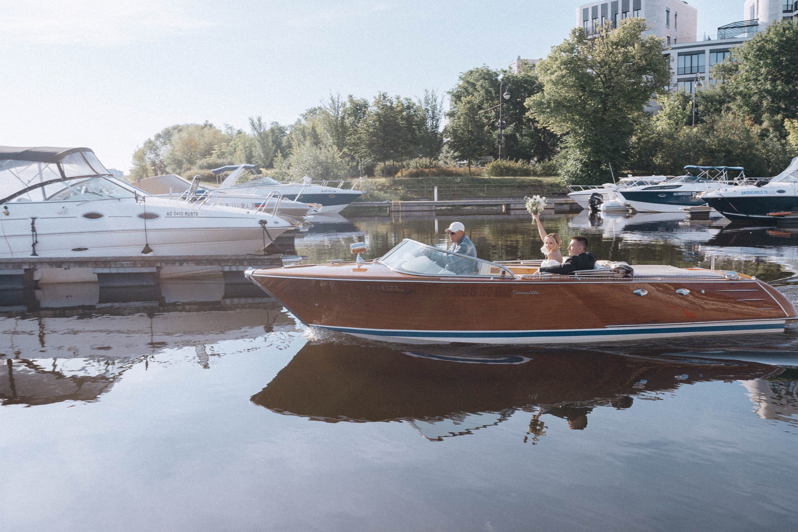 СВАДЕНБНАЯ СЬЕМКА НА КАТЕРЕ ПО КАНАЛАМ САНКТ-ПЕТЕРБУРГА И В АКВАТОРИИ НЕВЫ. Профессиональный фотограф, Санкт-Петербург — Виктория Богомолова