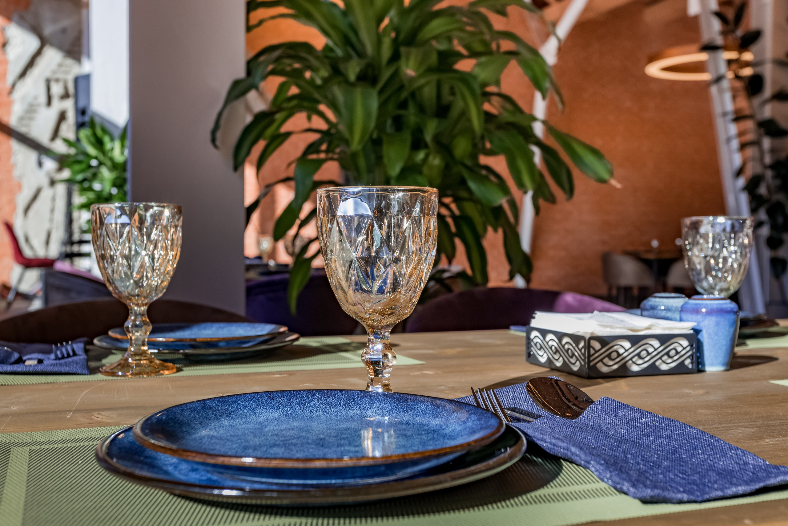 Грузинский ресторан Кепи в 3-м Павелецком проезде. Интерьеры, Контент, Портреты | Фотограф в Москве Дани Терно