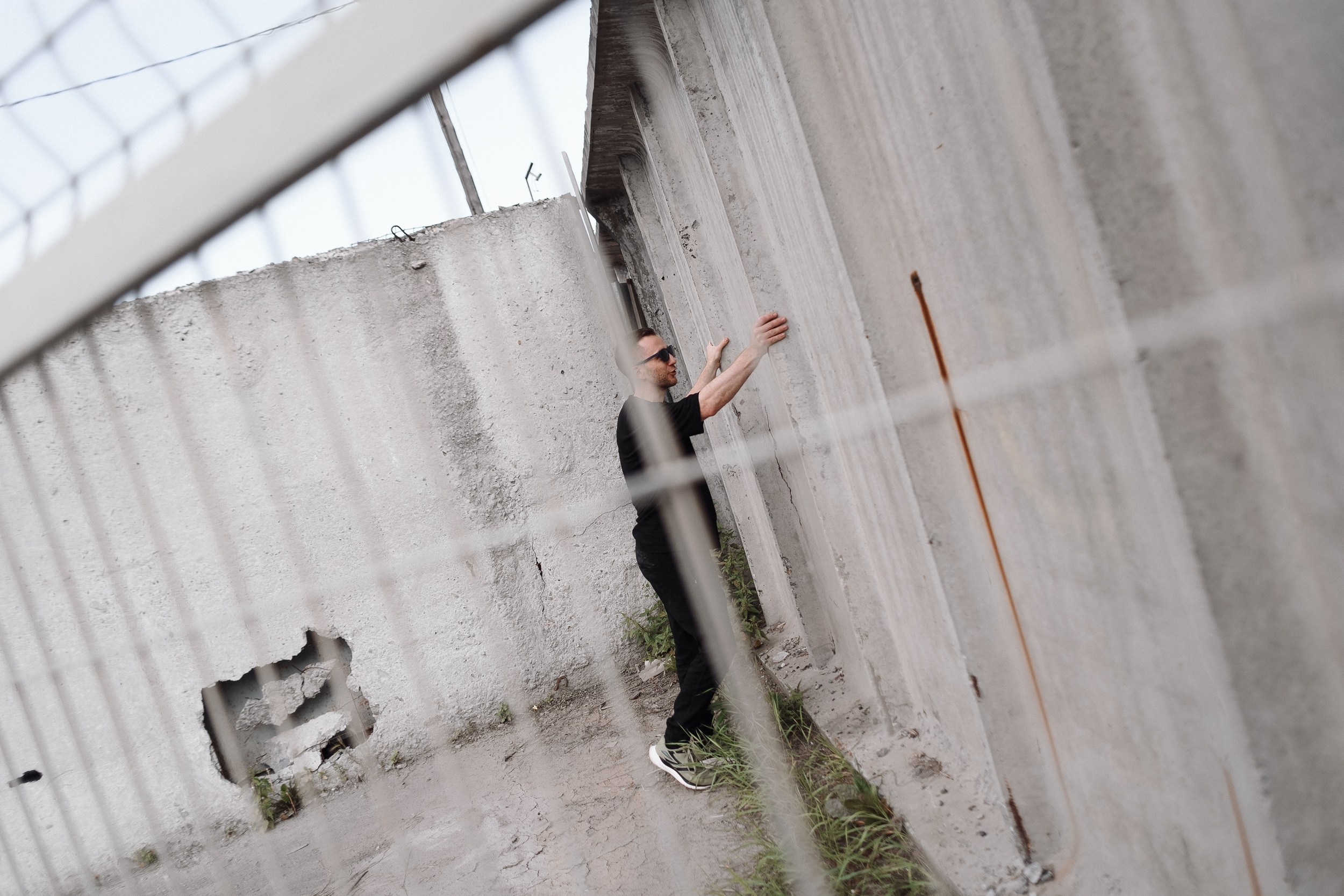 Уличная фотосессия мужской портрет. Фотограф Дарья Мустафина, Тюмень